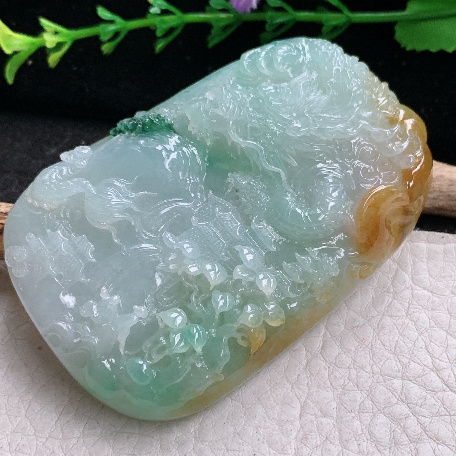 gp实拍70.3*45.8*12.3缅甸翡翠a货精雕三彩龙行天下 龙牌玉吊坠 玉挂坠