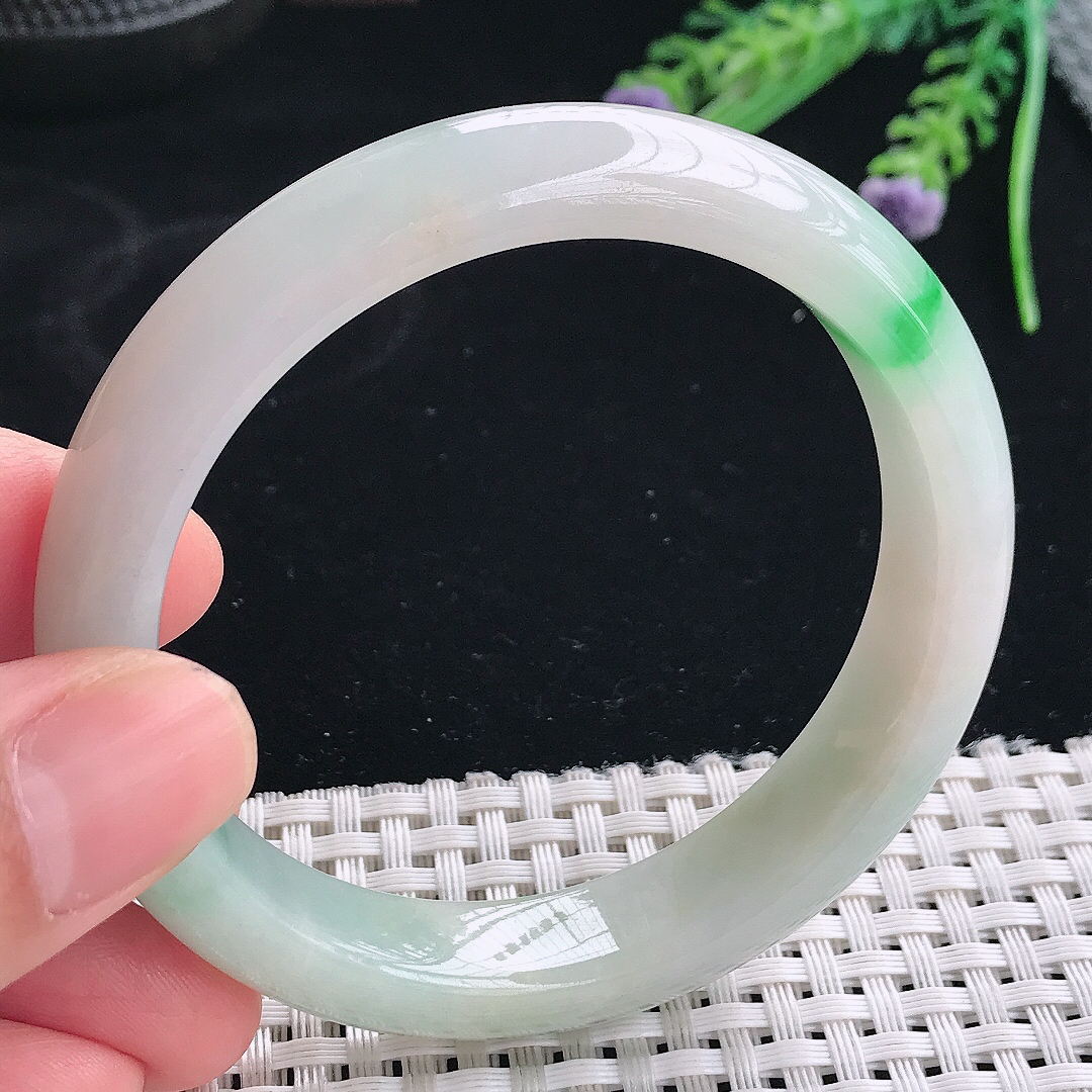 实拍天然翡翠56.5/12.4/8老坑精美温润飘阳绿手镯翡翠玉镯手环