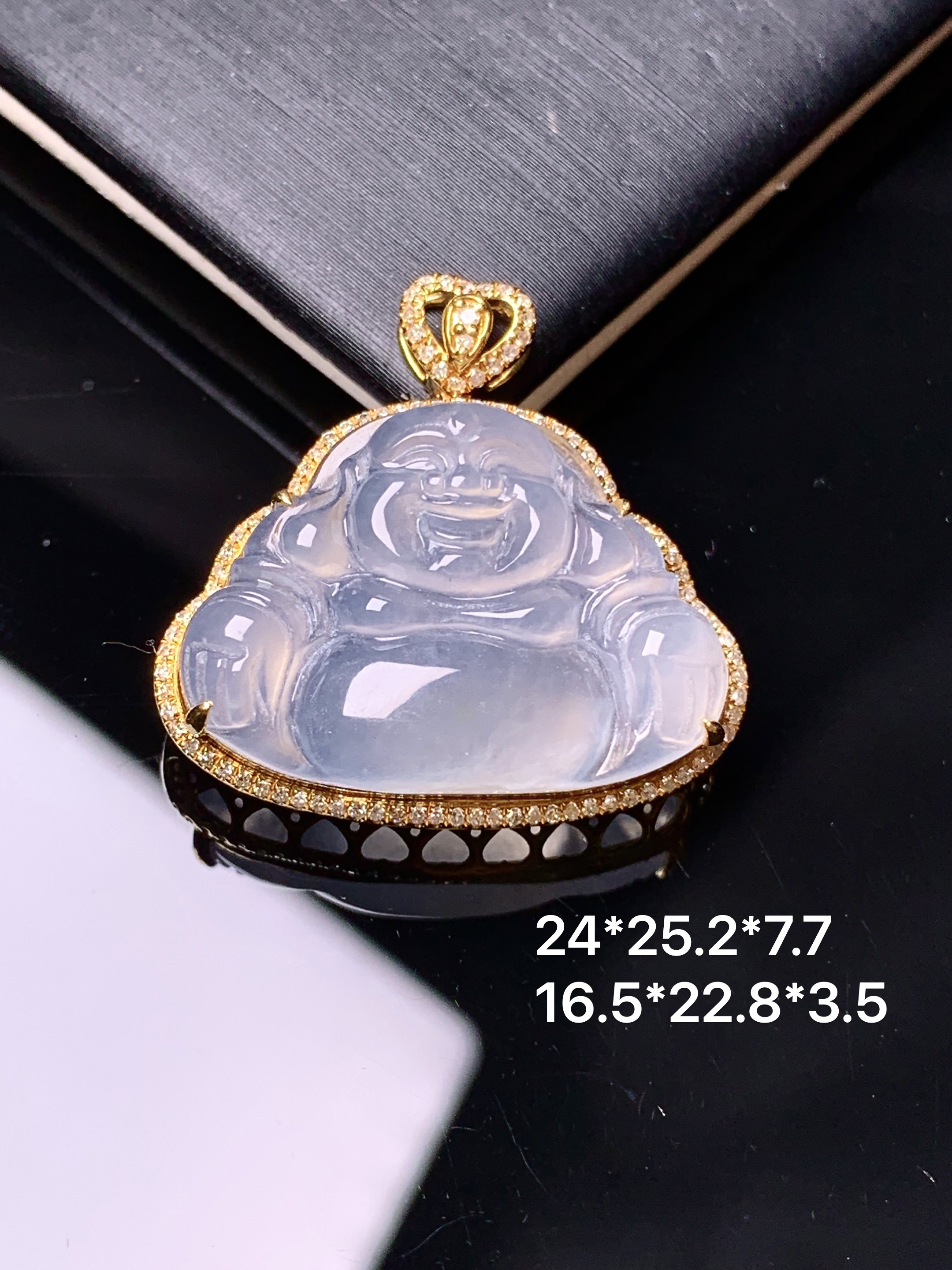 18k金钻镶嵌冰种佛公吊坠 玉质细腻 色泽艳丽 整体尺寸24*25.2*7.7