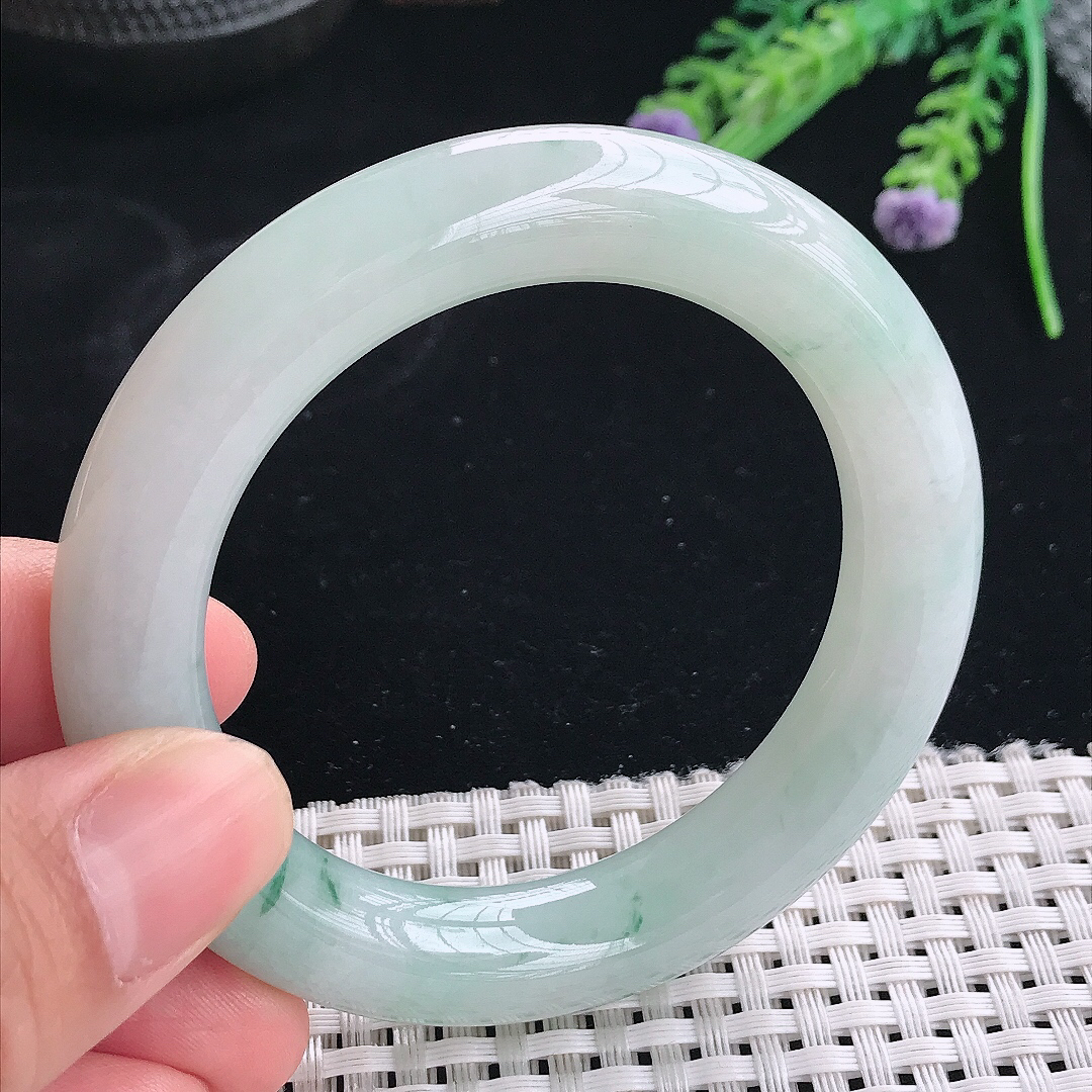实拍天然翡翠51.8/11.3/10.8小圈口老坑秀气温润飘花圆条手镯翡翠玉镯手环