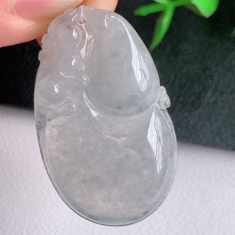 冰葫芦翡翠吊坠  寓意“福禄双全，加官进爵，财源滚滚” 莹润通透，抱满大气  清新脱俗    W49.9  尺寸：37.2-22.5-5mm