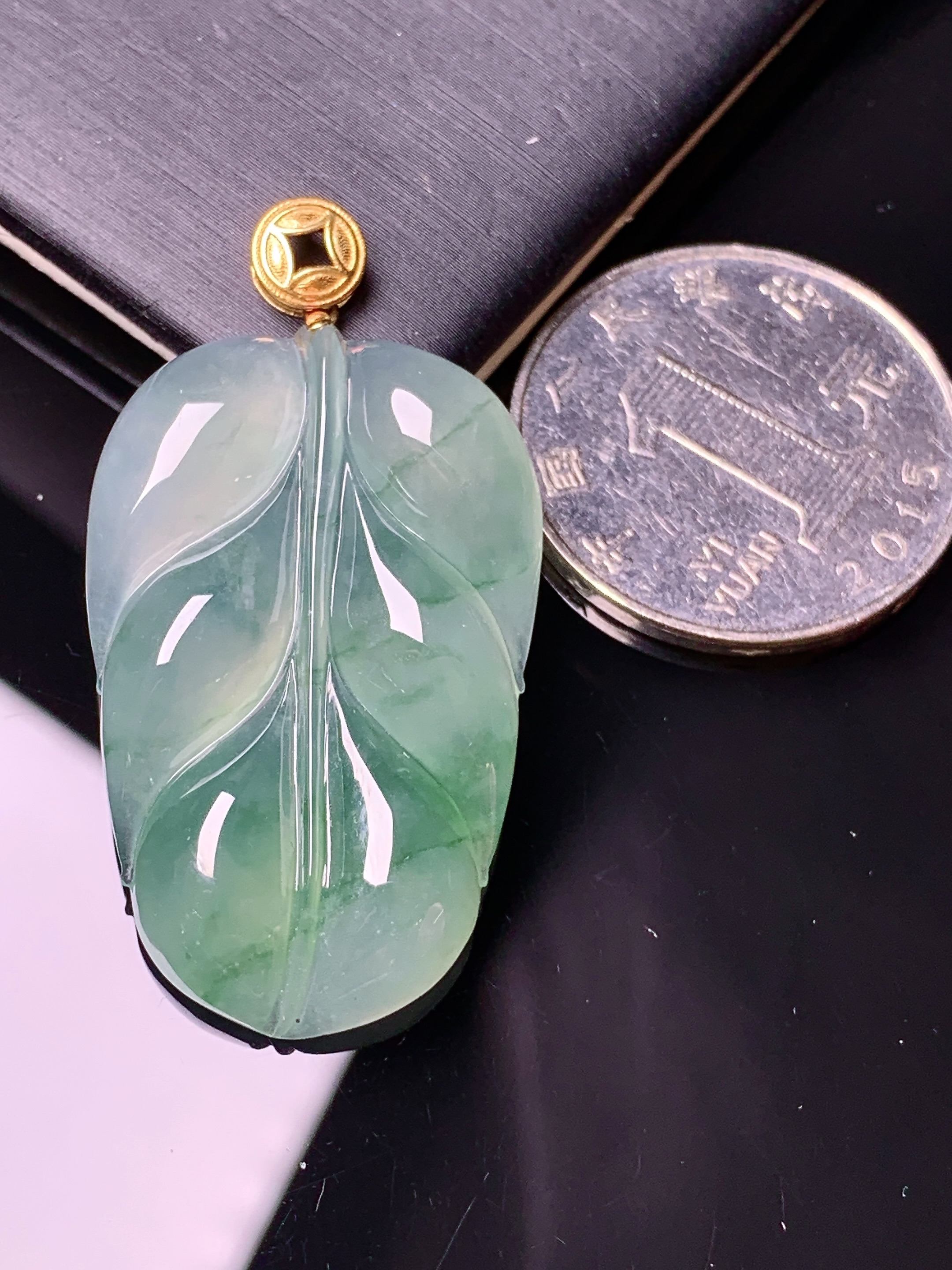 18k金钻镶嵌吊坠 玉质细腻 色泽艳丽 整体尺寸42.2*22.6*6.2m1