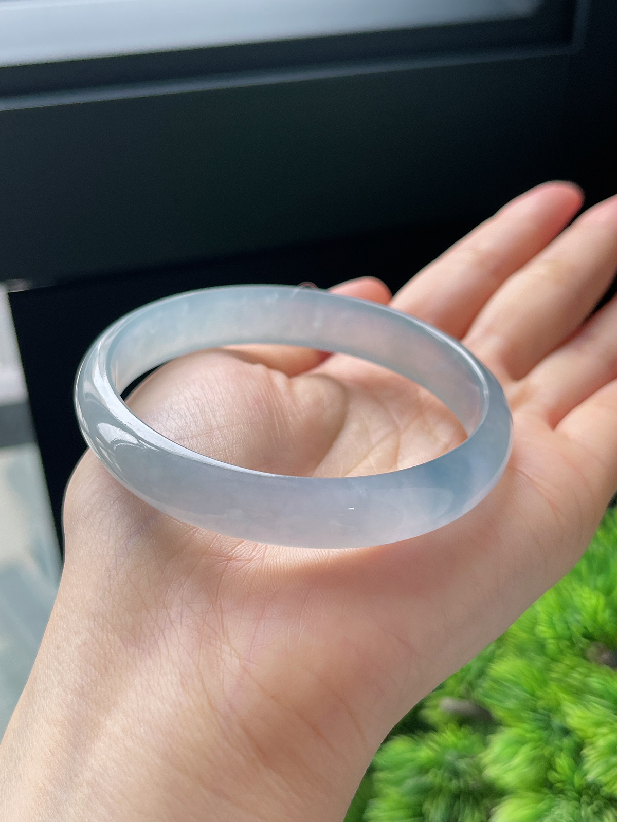 正圈58.5圈口，翡翠冰种淡蓝色手镯