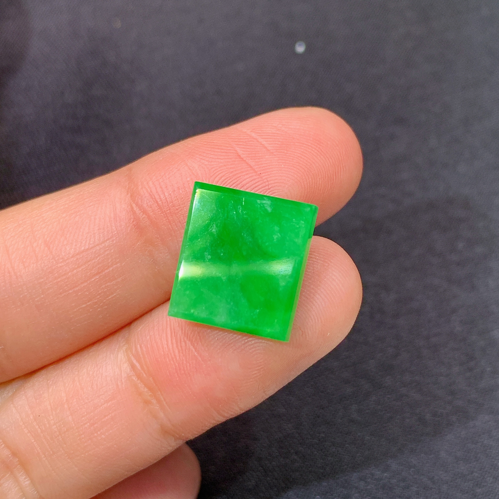 冰阳绿马鞍，镶嵌佳品，冰润色阳，种水足 Hon 尺寸12.8*11.7*3.8