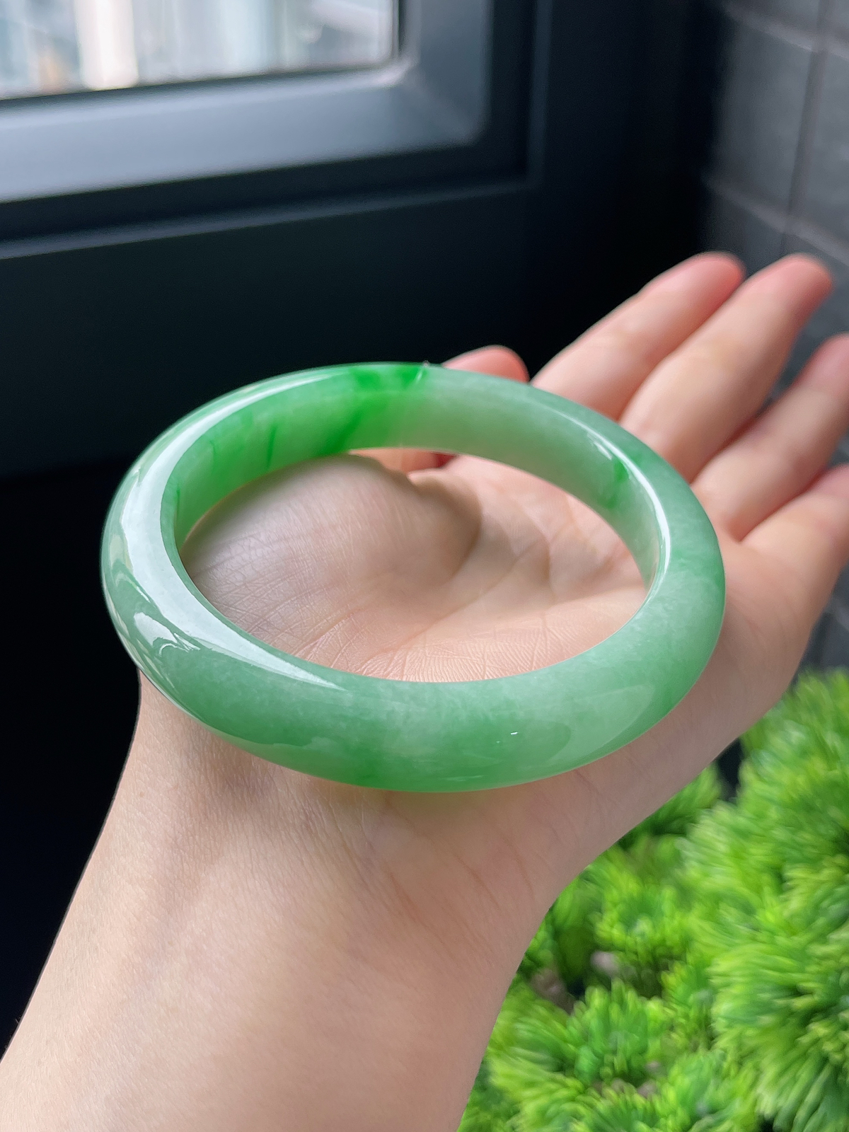 正圈57.4圈口，翡翠糯化种绿色手镯