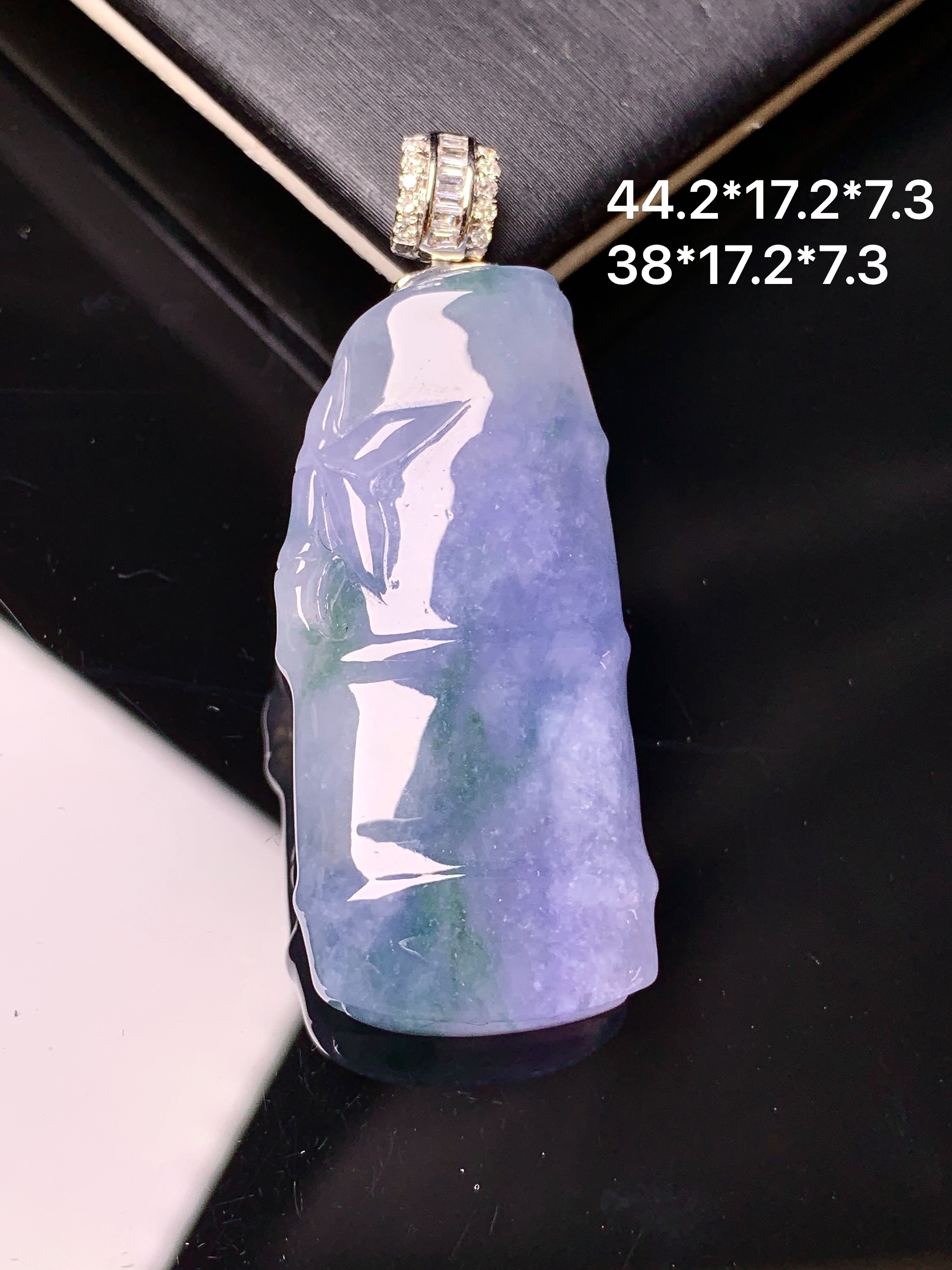 18k金钻镶嵌紫罗兰飘绿竹节吊坠 玉质细腻 色泽艳丽 整体尺寸44.2*17.2*7.3b1