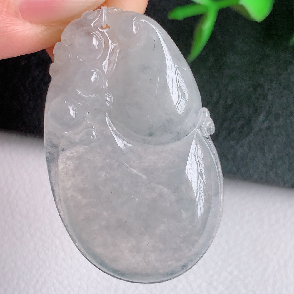 冰葫芦翡翠吊坠  寓意“福禄双全，加官进爵，财源滚滚” 莹润通透，抱满大气  清新脱俗    W49.9  尺寸：37.2-22.5-5mm