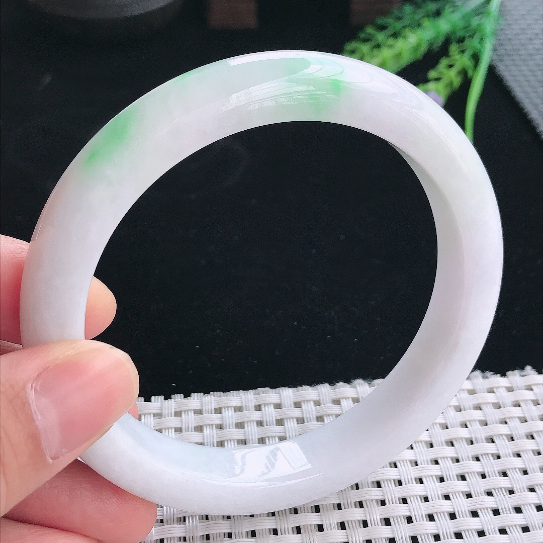 实拍天然翡翠64.5/12.3/9.3大圈口老坑精美飘绿手镯翡翠玉镯手环