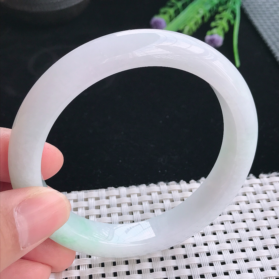 实拍天然翡翠60.5/12.1/9.1大圈口老坑秀气冰润淡绿色手镯翡翠玉镯手环