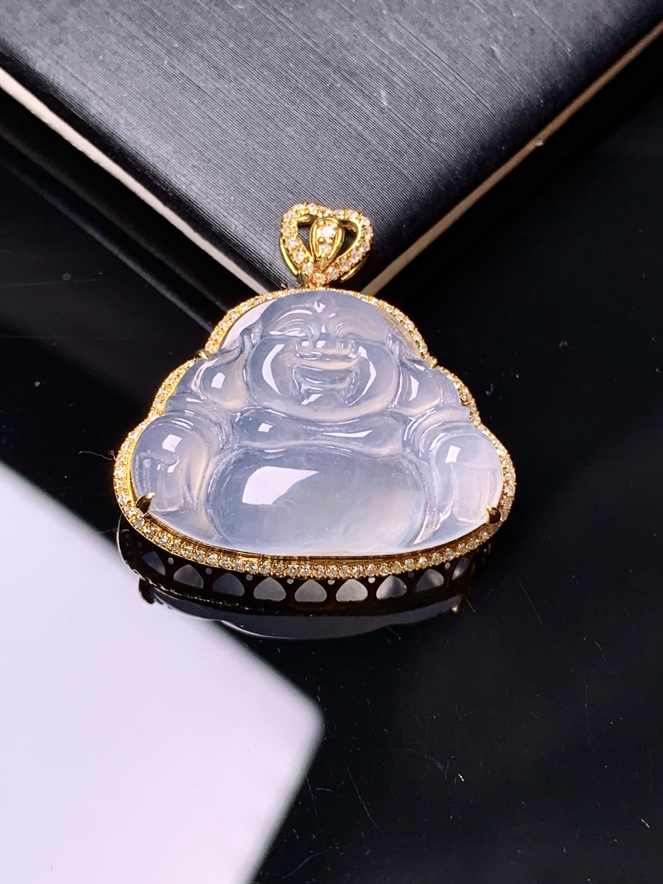 18k金钻镶嵌冰种佛公吊坠 玉质细腻 色泽艳丽 整体尺寸24*25.2*7.7