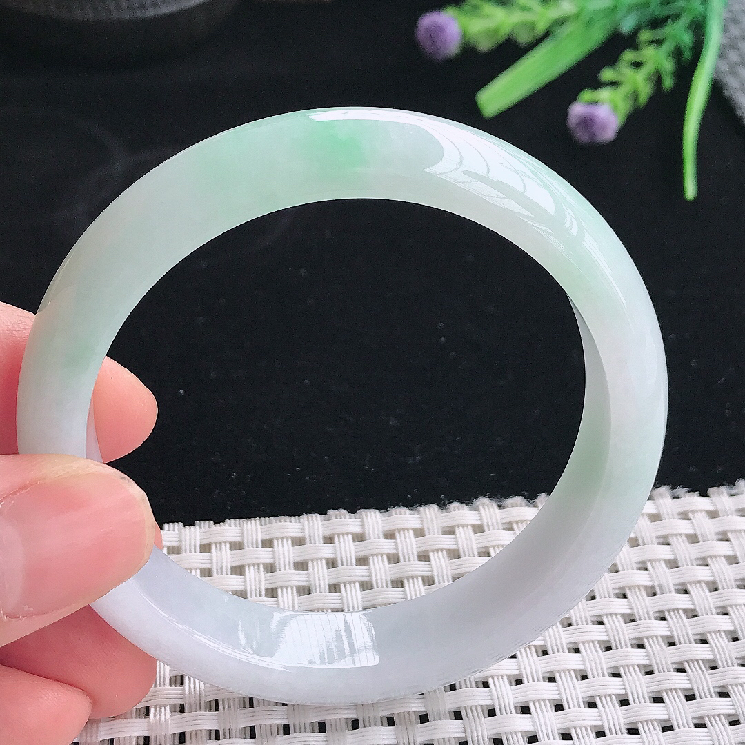 实拍天然翡翠56.5/13/7.8老坑冰润飘绿手镯翡翠玉镯手环