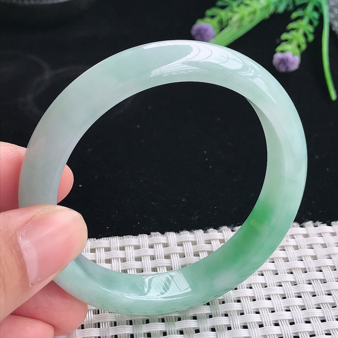 实拍天然翡翠55.5/11.8/7.9老坑精美冰润飘阳绿手镯翡翠玉镯手环