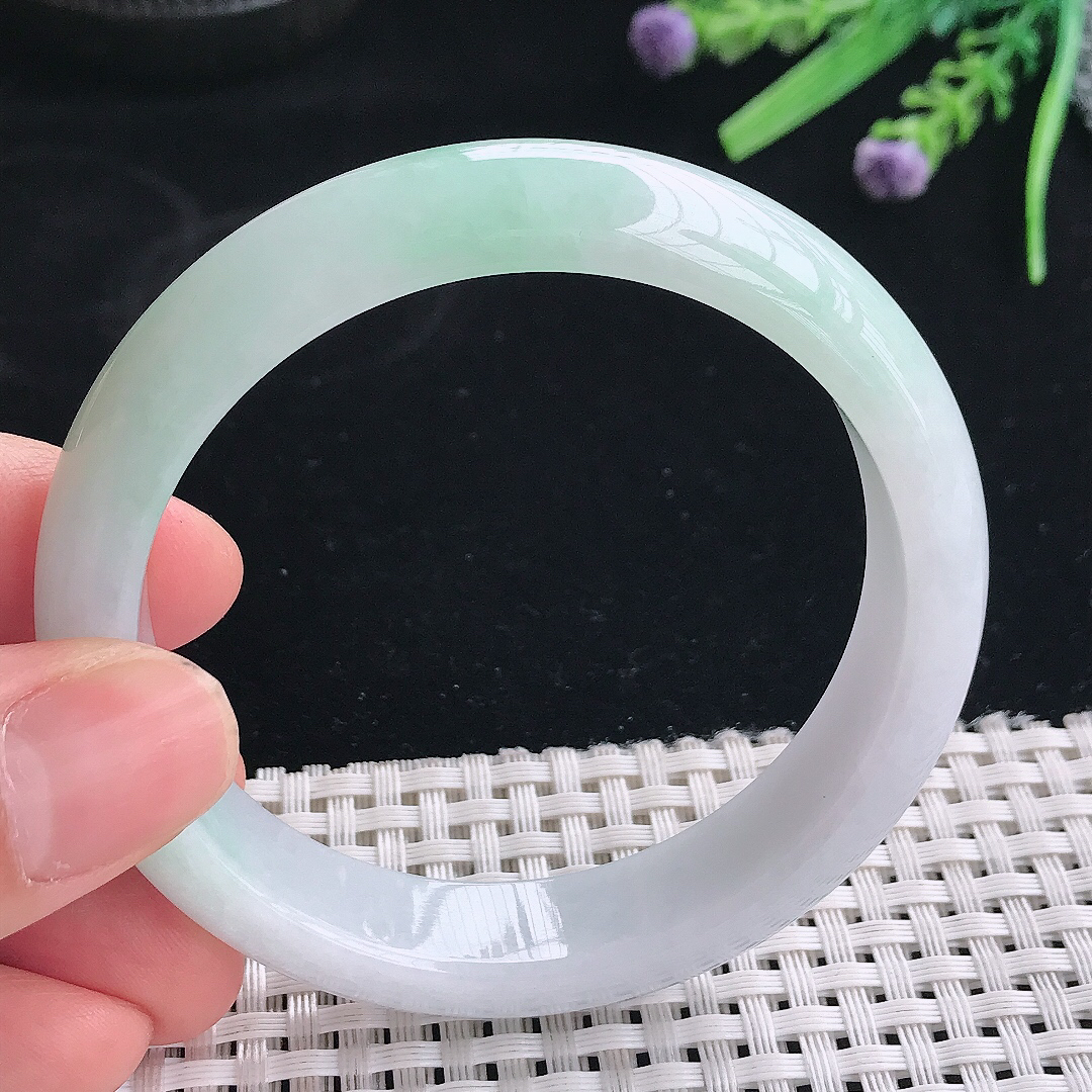 实拍天然翡翠56.5/13/7.8老坑冰润飘绿手镯翡翠玉镯手环