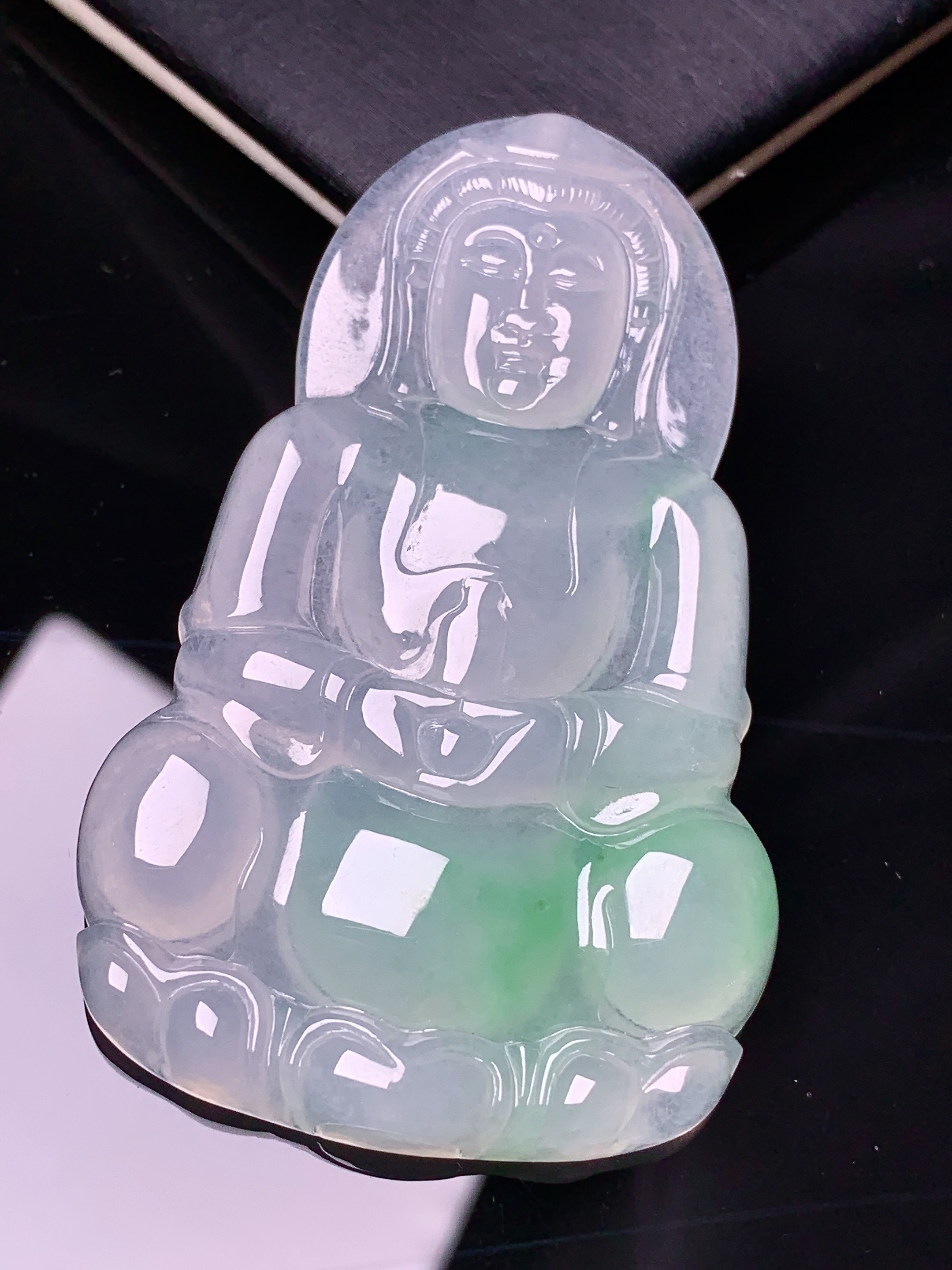 冰种飘绿观音吊坠 玉质细腻 色泽艳丽 整体尺寸64.2*38.8*5.5x1