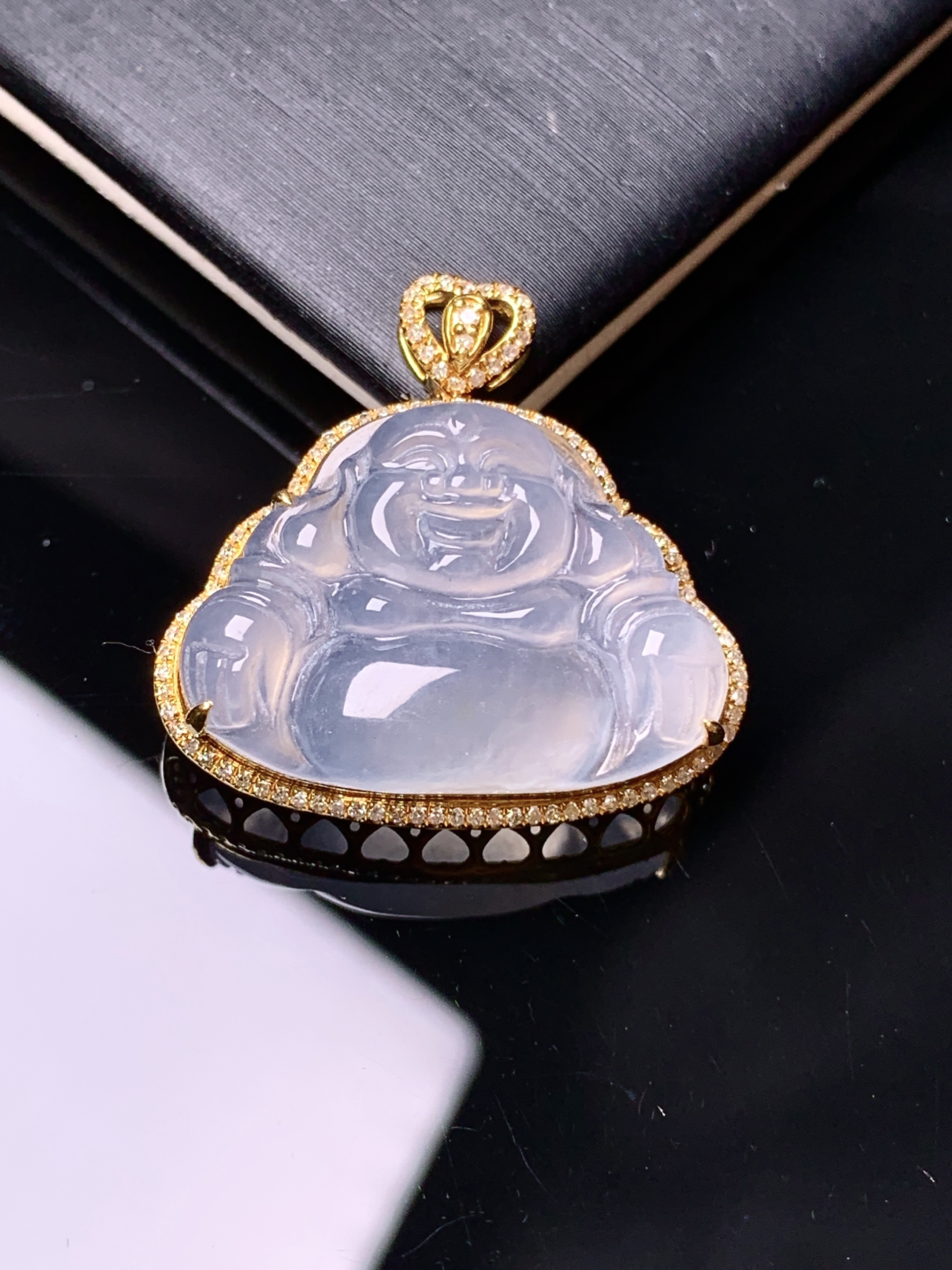 18k金钻镶嵌冰种佛公吊坠 玉质细腻 色泽艳丽 整体尺寸24*25.2*7.7