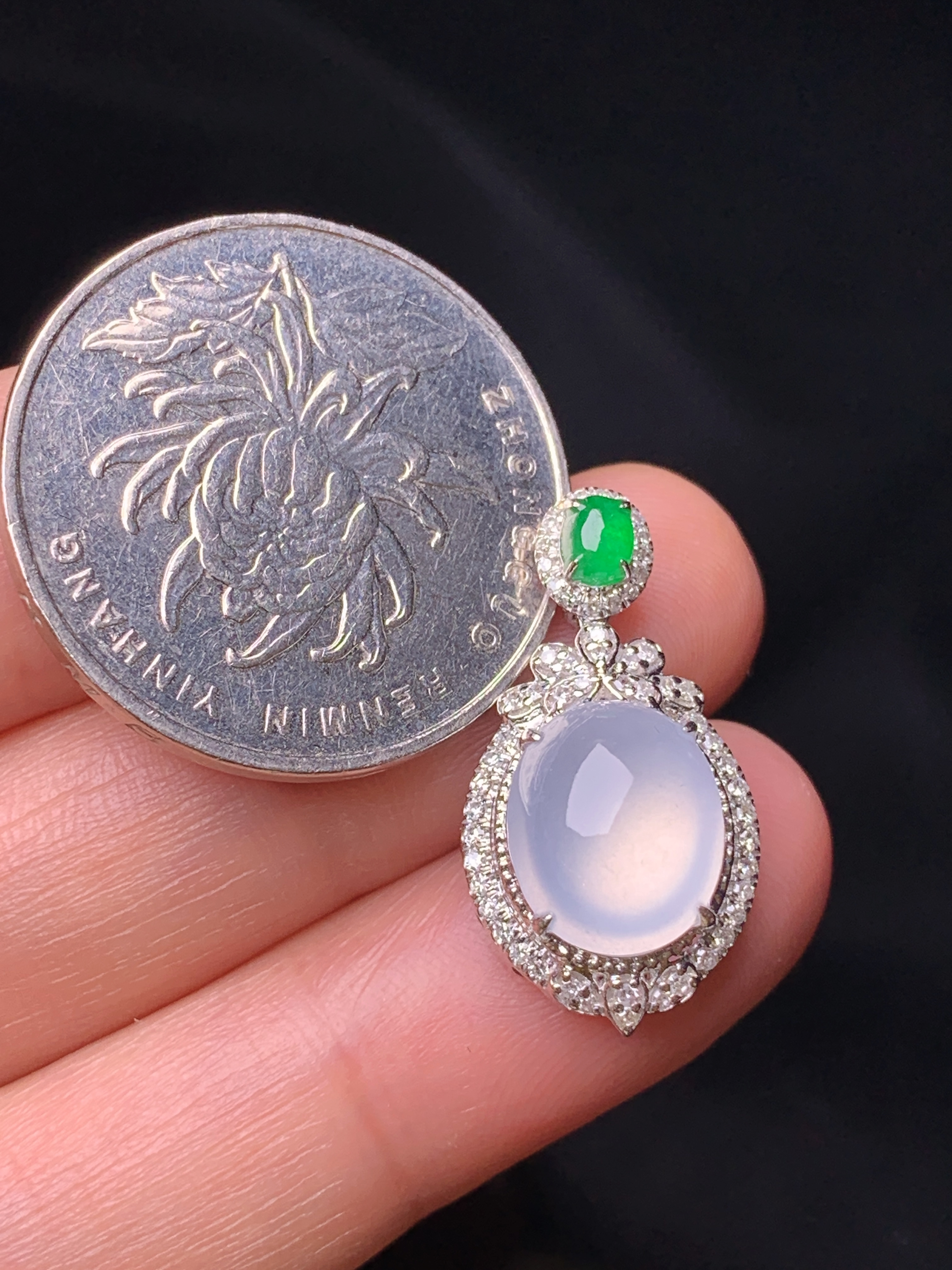 18k金钻镶嵌冰种蛋面吊坠 玉质细腻 色泽艳丽 整体尺寸23.8*12.5*8.2