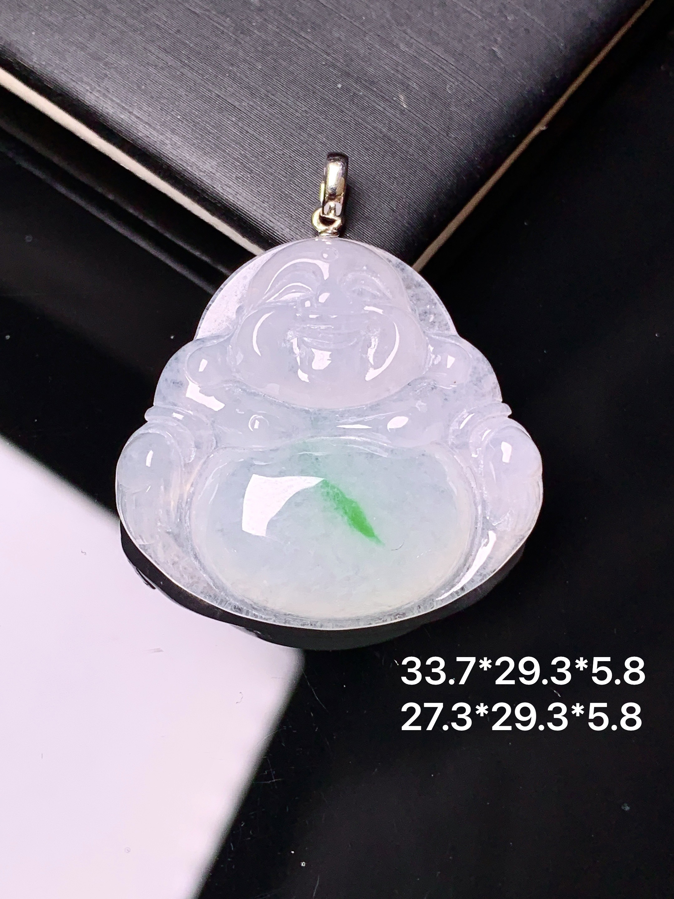 18k金镶嵌飘绿佛公吊坠 玉质细腻 色泽艳丽 整体尺寸33.7*29.3*5.8b2