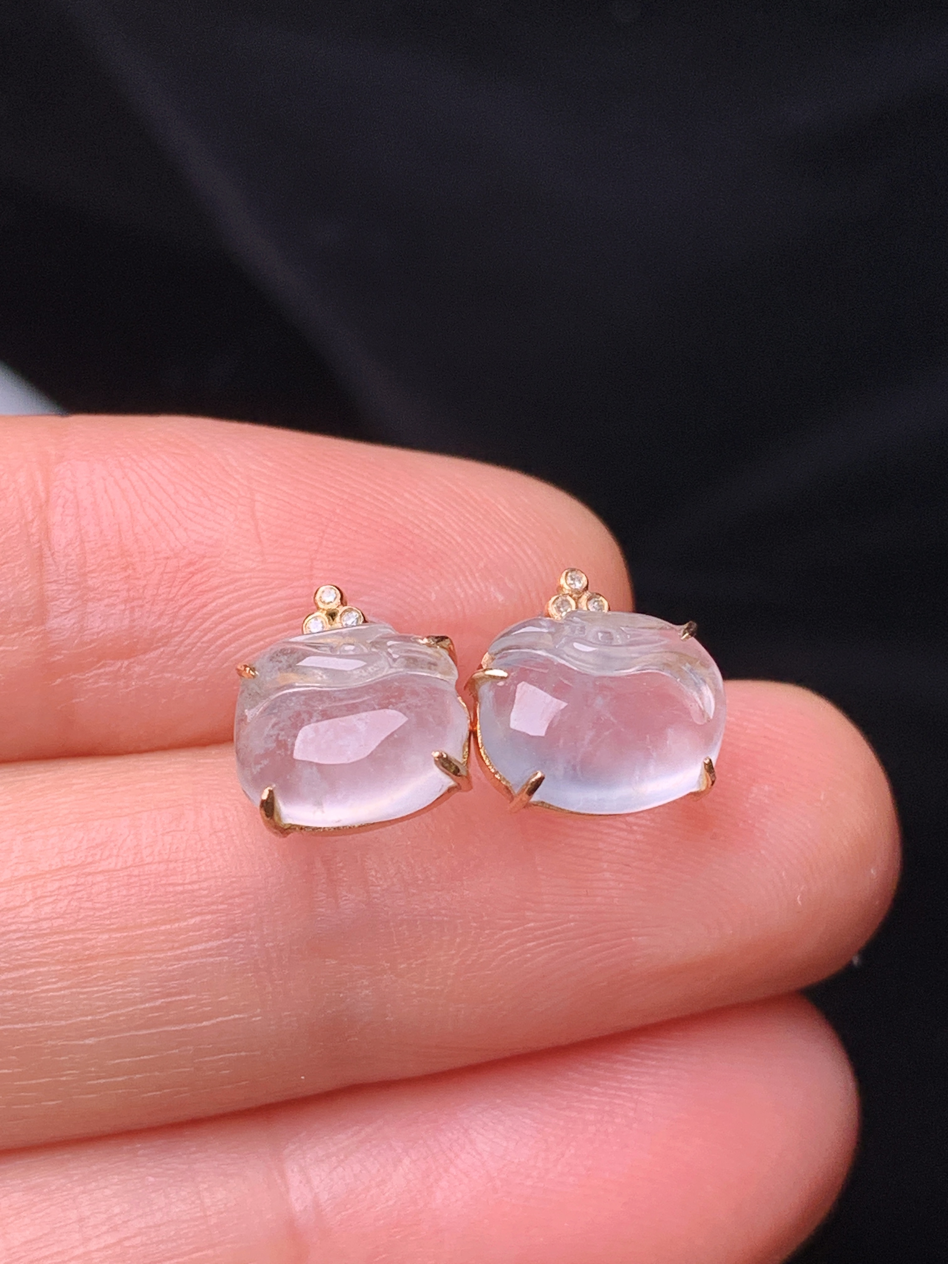 18k金钻镶嵌冰种天天鹅耳钉 玉质细腻 色泽艳丽 整体尺寸7*8.5*3.8z1