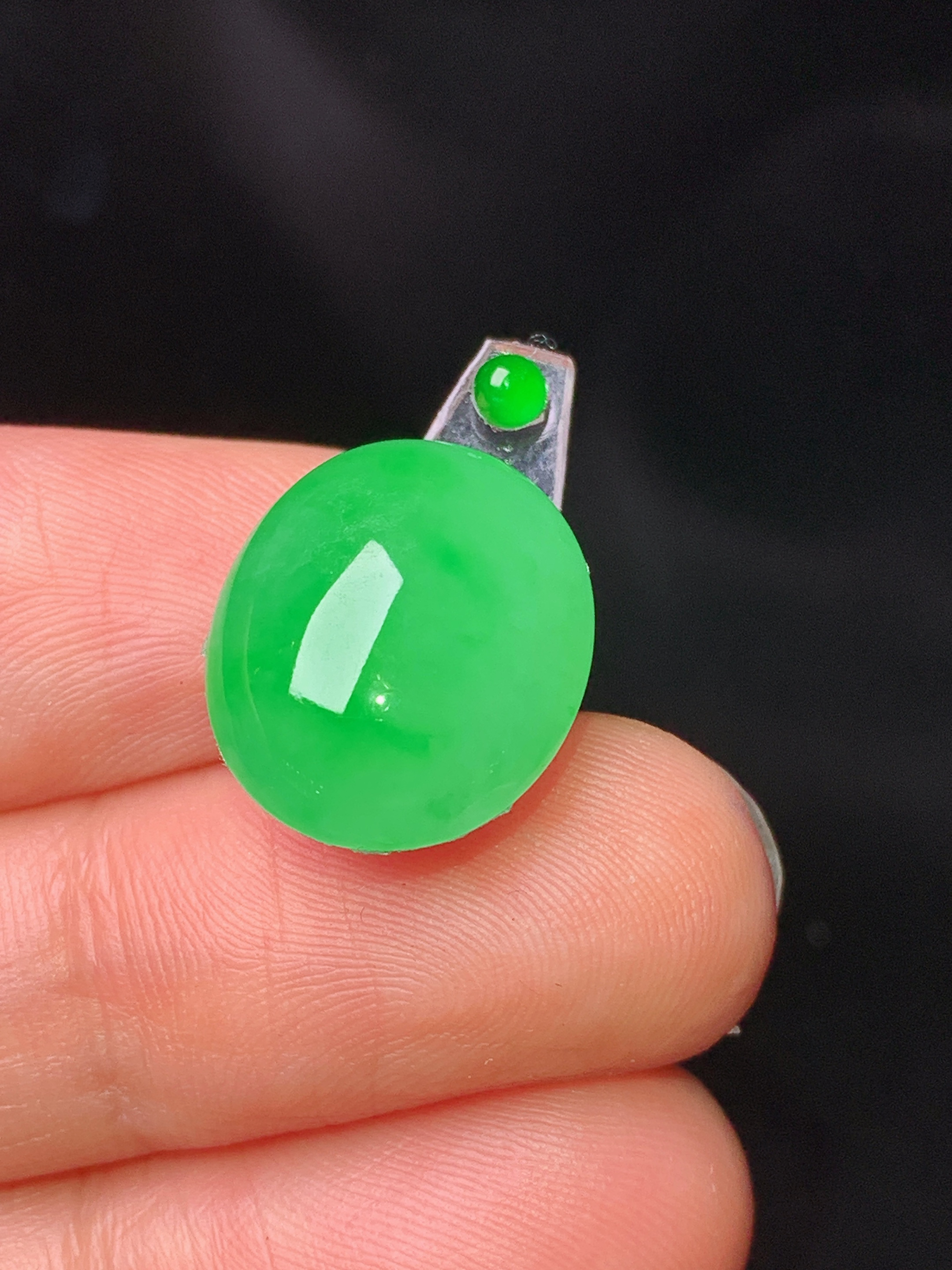 镶嵌款 翠绿蛋面吊坠 玉质细腻 色泽艳丽 2x 整体尺寸15.5*13*6.8