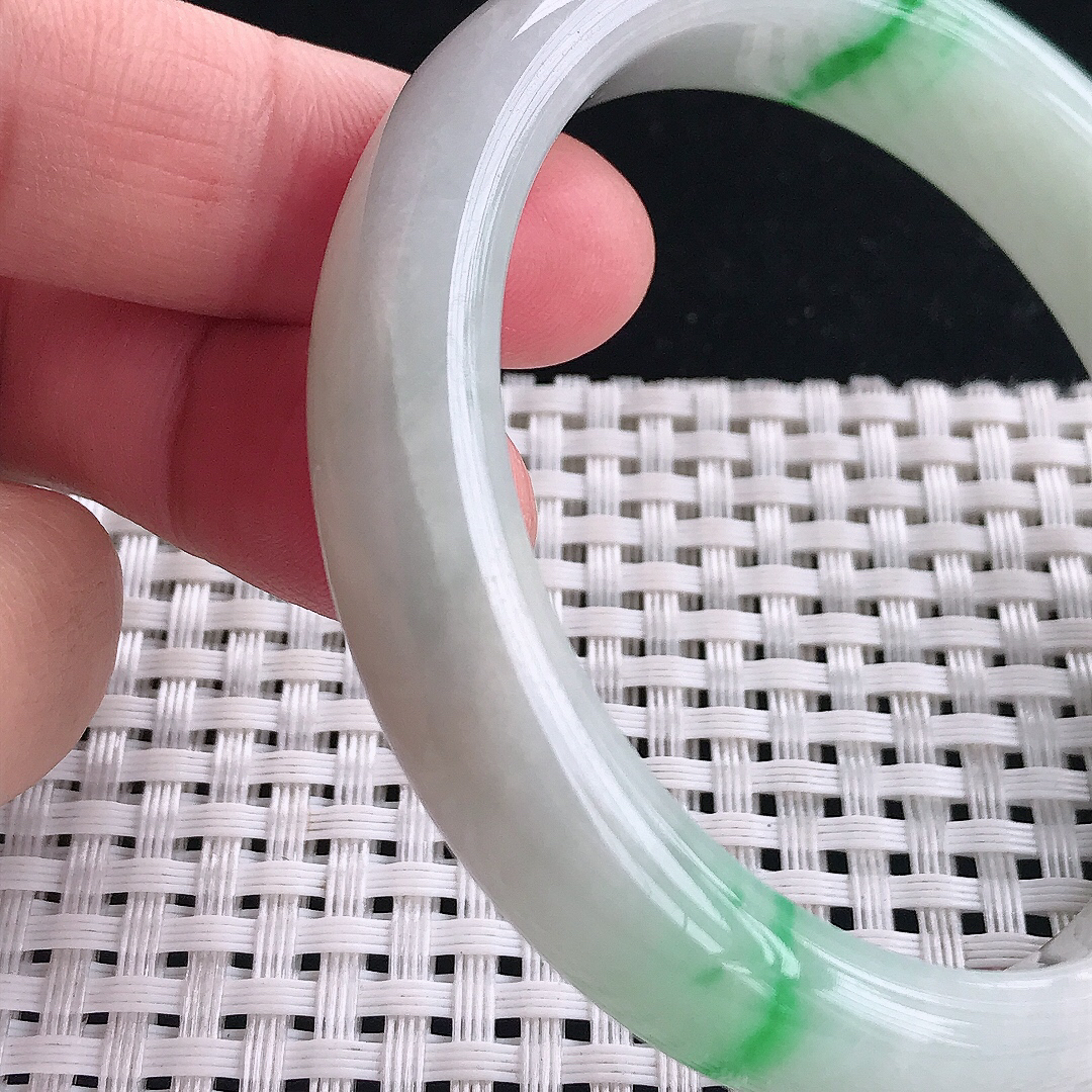 实拍天然翡翠56.5/12.4/8老坑精美温润飘阳绿手镯翡翠玉镯手环