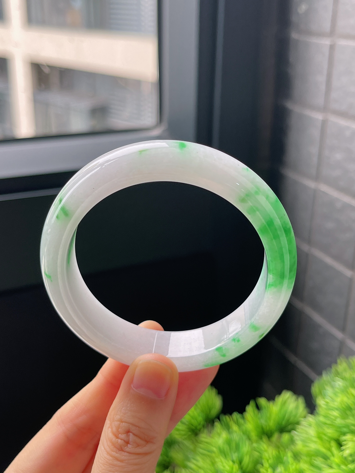 正圈54.8圈口，翡翠冰糯种飘绿手镯