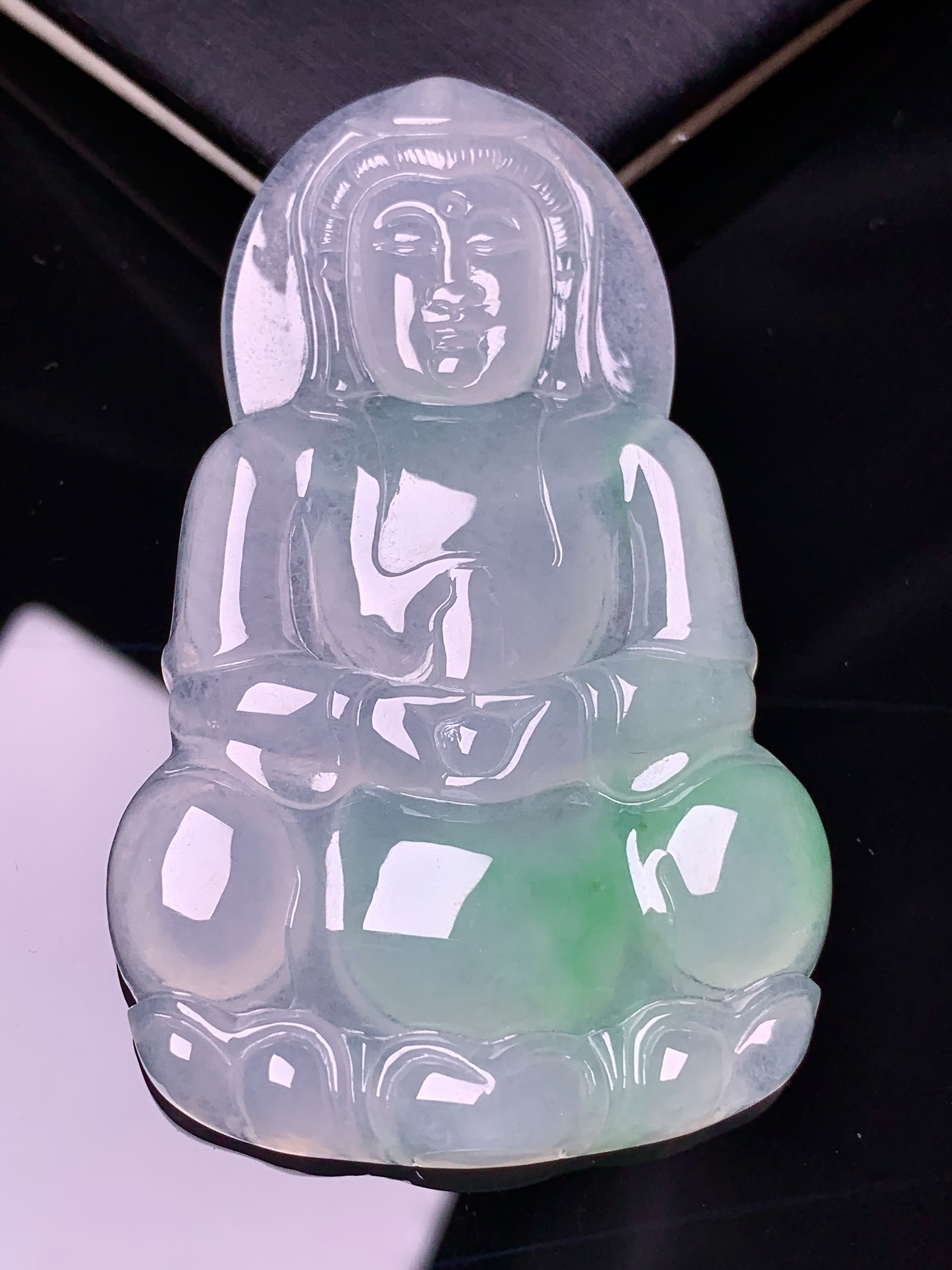 冰种飘绿观音吊坠 玉质细腻 色泽艳丽 整体尺寸64.2*38.8*5.5x1