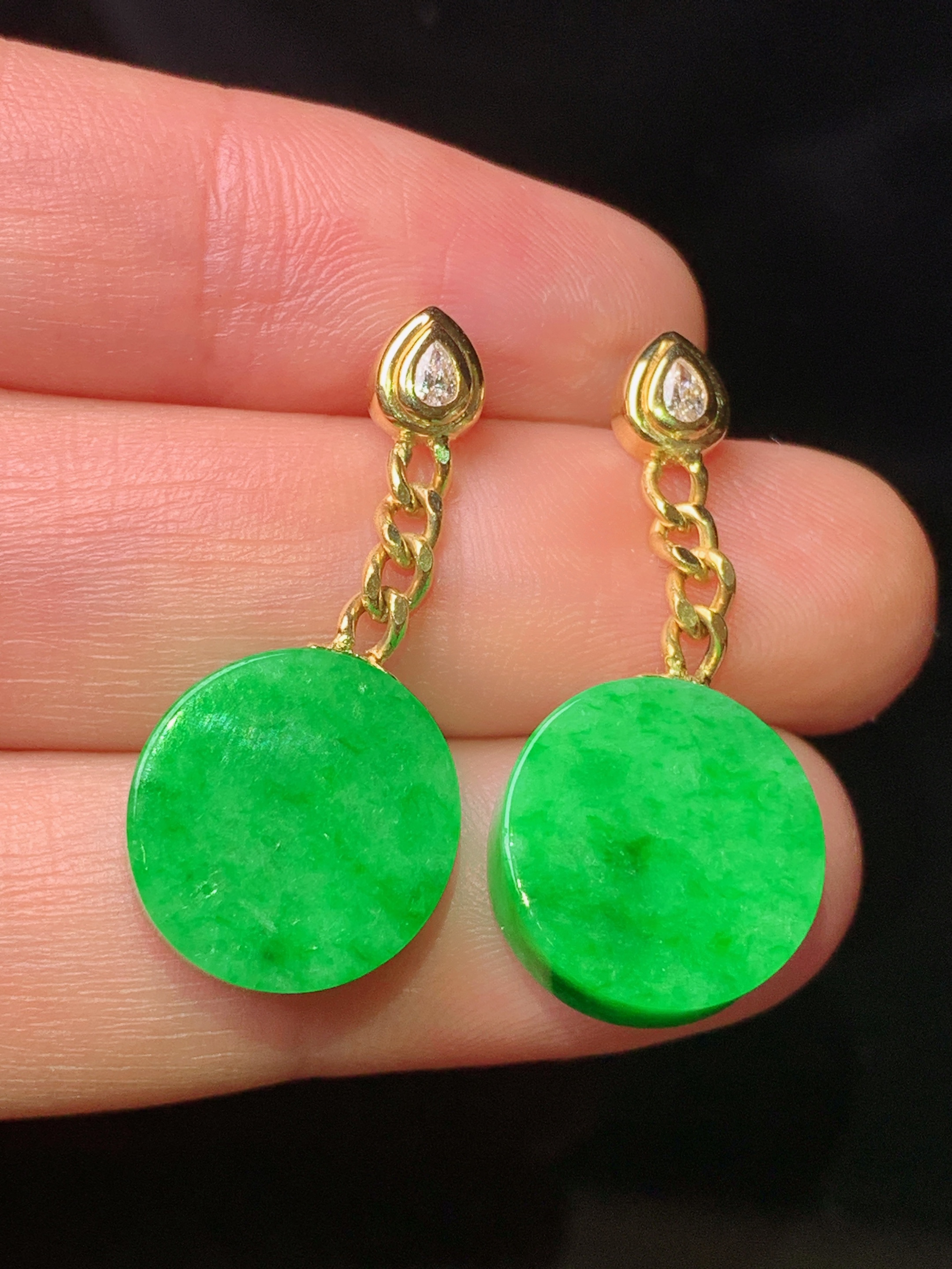 18k金钻镶嵌翠绿圆牌耳坠吊坠 玉质细腻 色泽艳丽 整体尺寸28.3*12.8*4.8b1