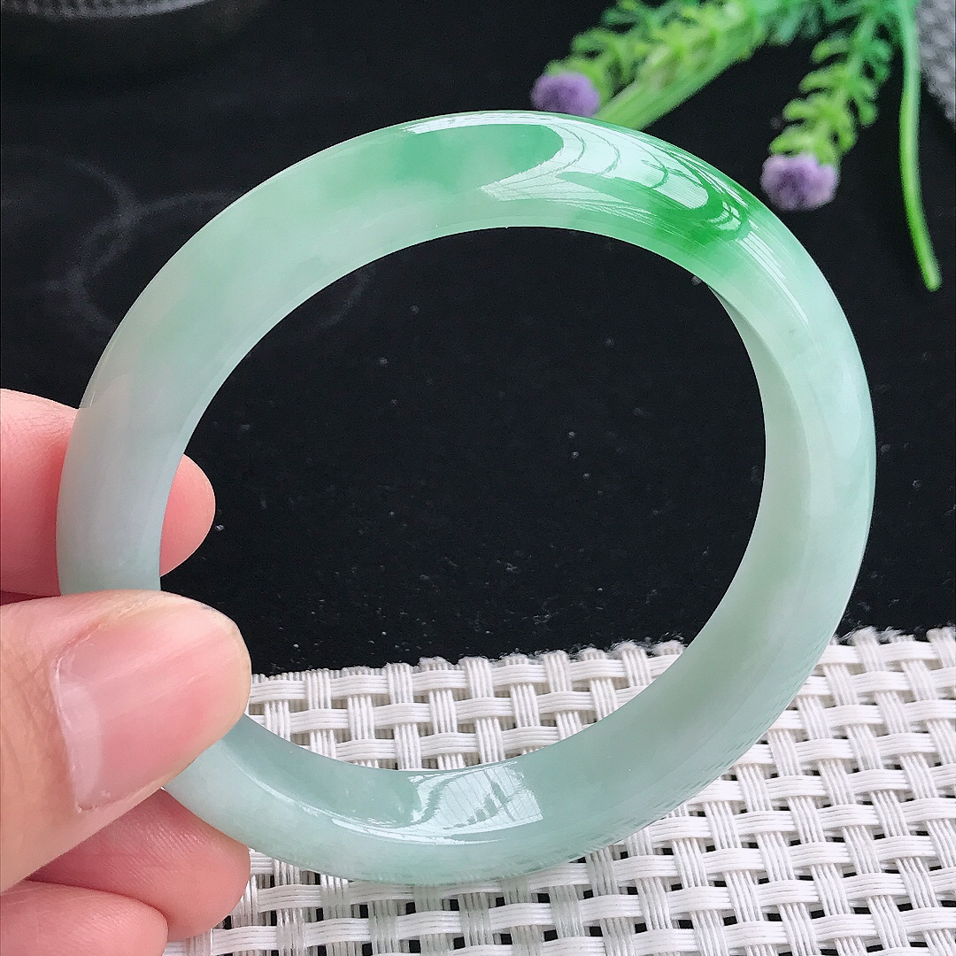 实拍天然翡翠55.5/11.8/7.9老坑精美冰润飘阳绿手镯翡翠玉镯手环