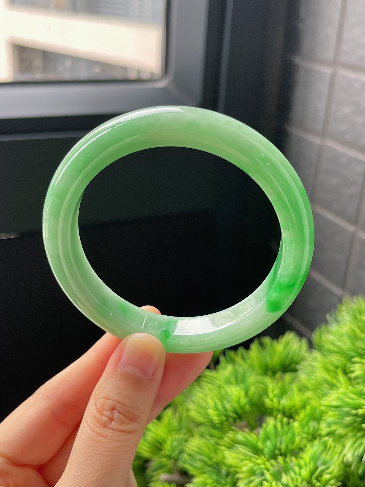 正圈57.4圈口，翡翠糯化种绿色手镯