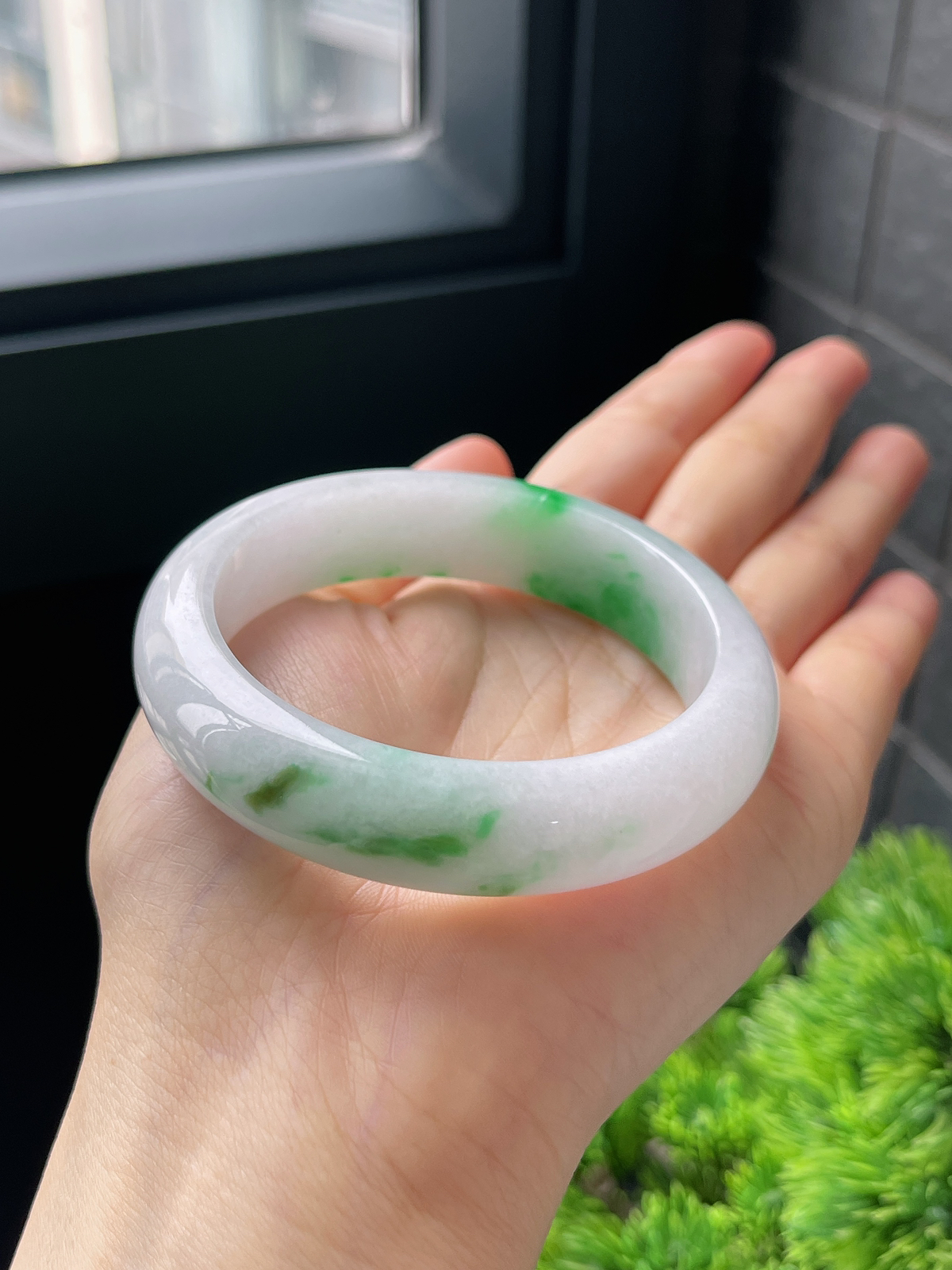 正圈54.8圈口，翡翠冰糯种飘绿手镯