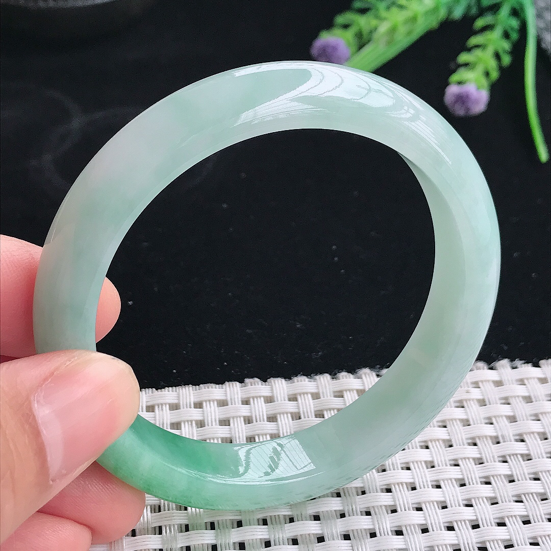 实拍天然翡翠55.5/11.8/7.9老坑精美冰润飘阳绿手镯翡翠玉镯手环