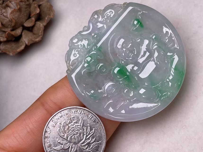 冰糯种飘绿【弥勒佛】吊坠，种水好，玉质细腻 ，卖相好.