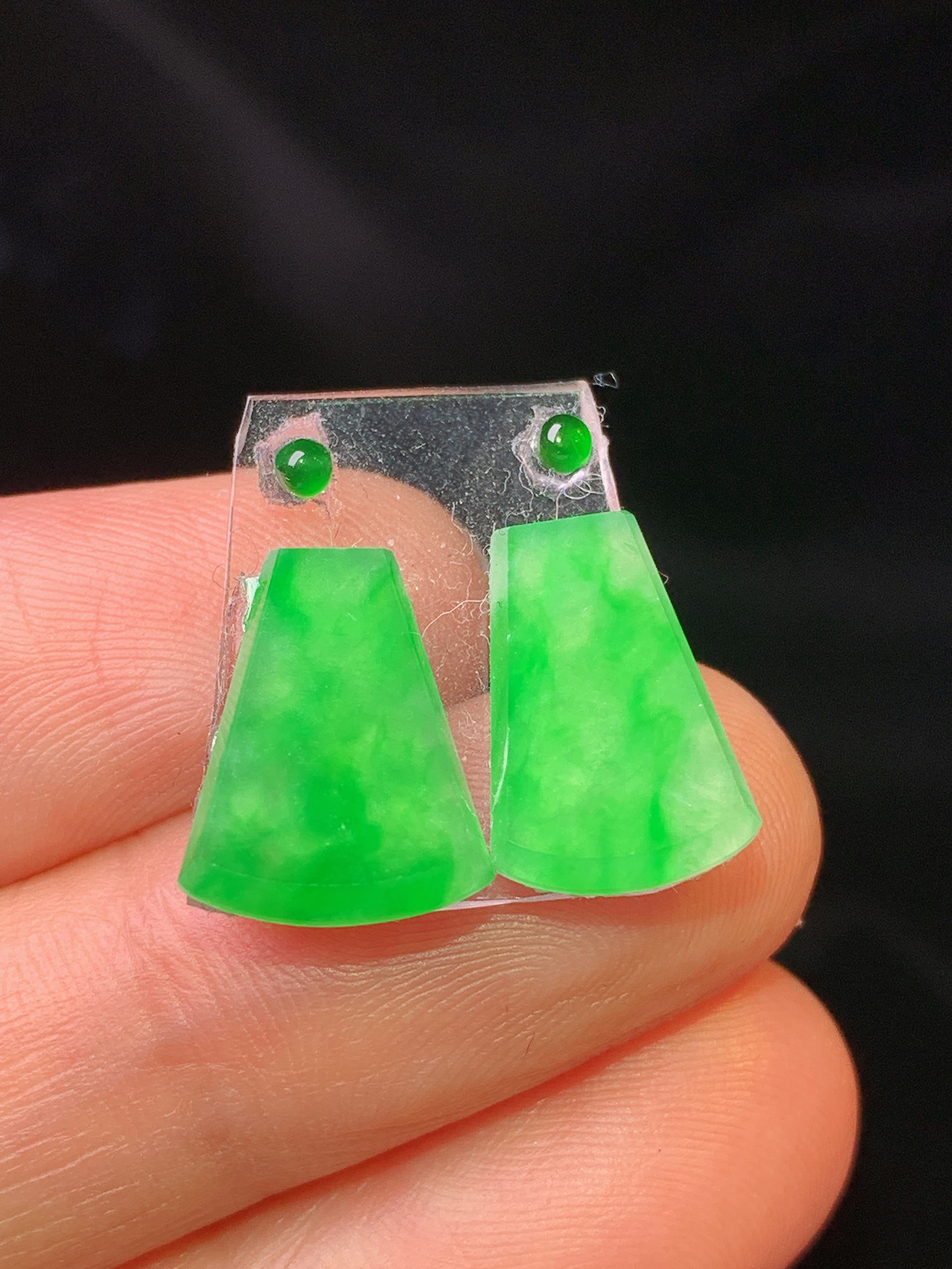 镶嵌款 翠绿无事牌一 玉质细腻 色泽艳丽 2x整体尺寸13.3*10.3*2