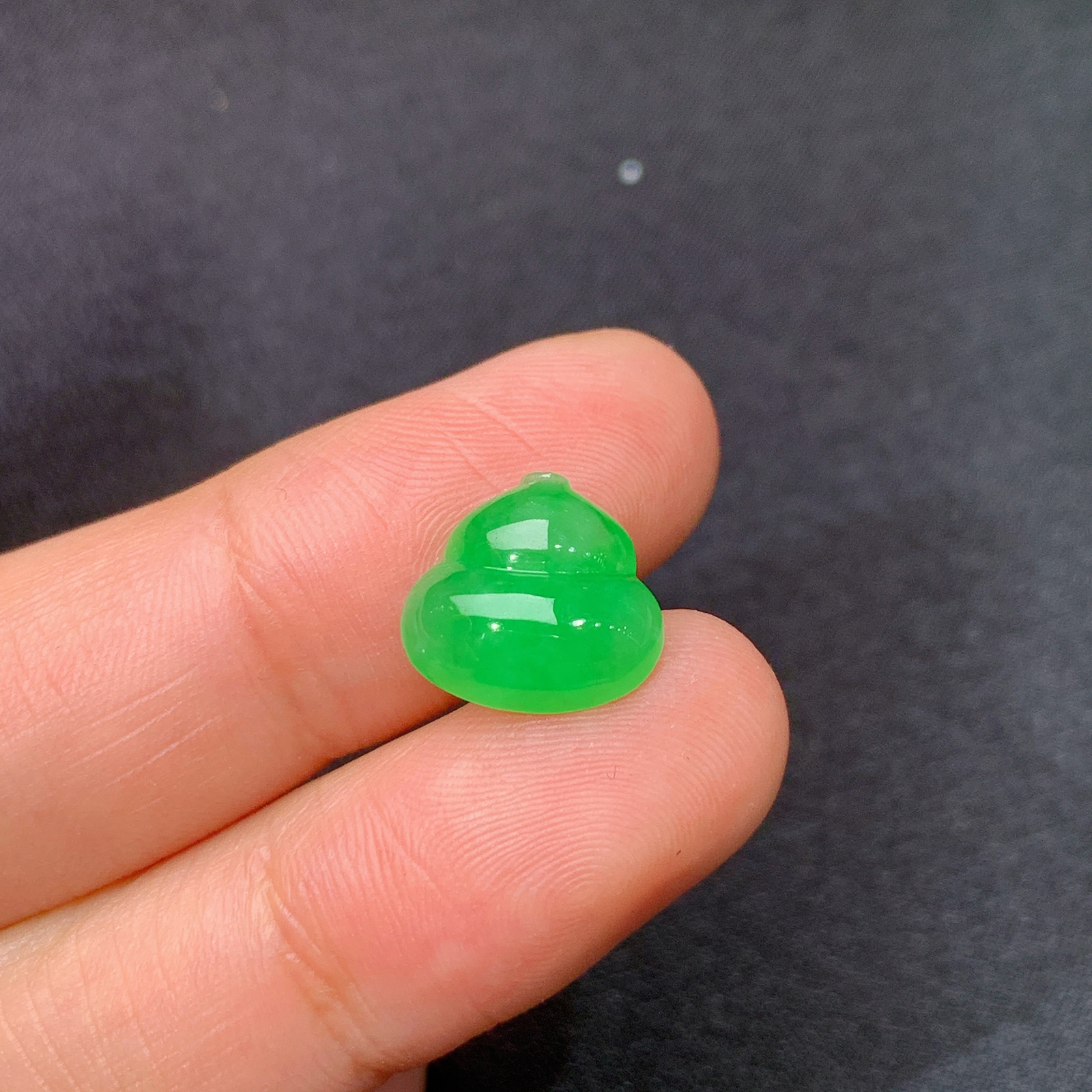 冰阳绿葫芦，镶嵌佳品，冰润色阳，种水足，Xg 尺寸10.3*11.1*4.2