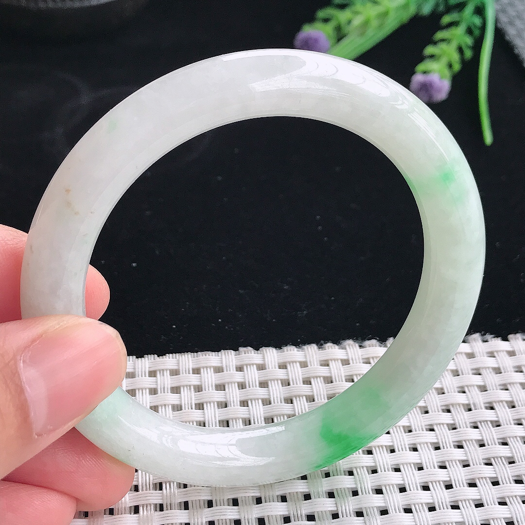 实拍天然翡翠55.5/9.6/9.6老坑冰润飘绿圆条手镯翡翠玉镯手环
