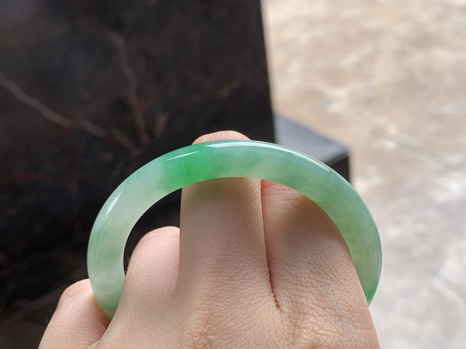 51-8

带色细圆条手镯^_^  色阳 颜色漂亮