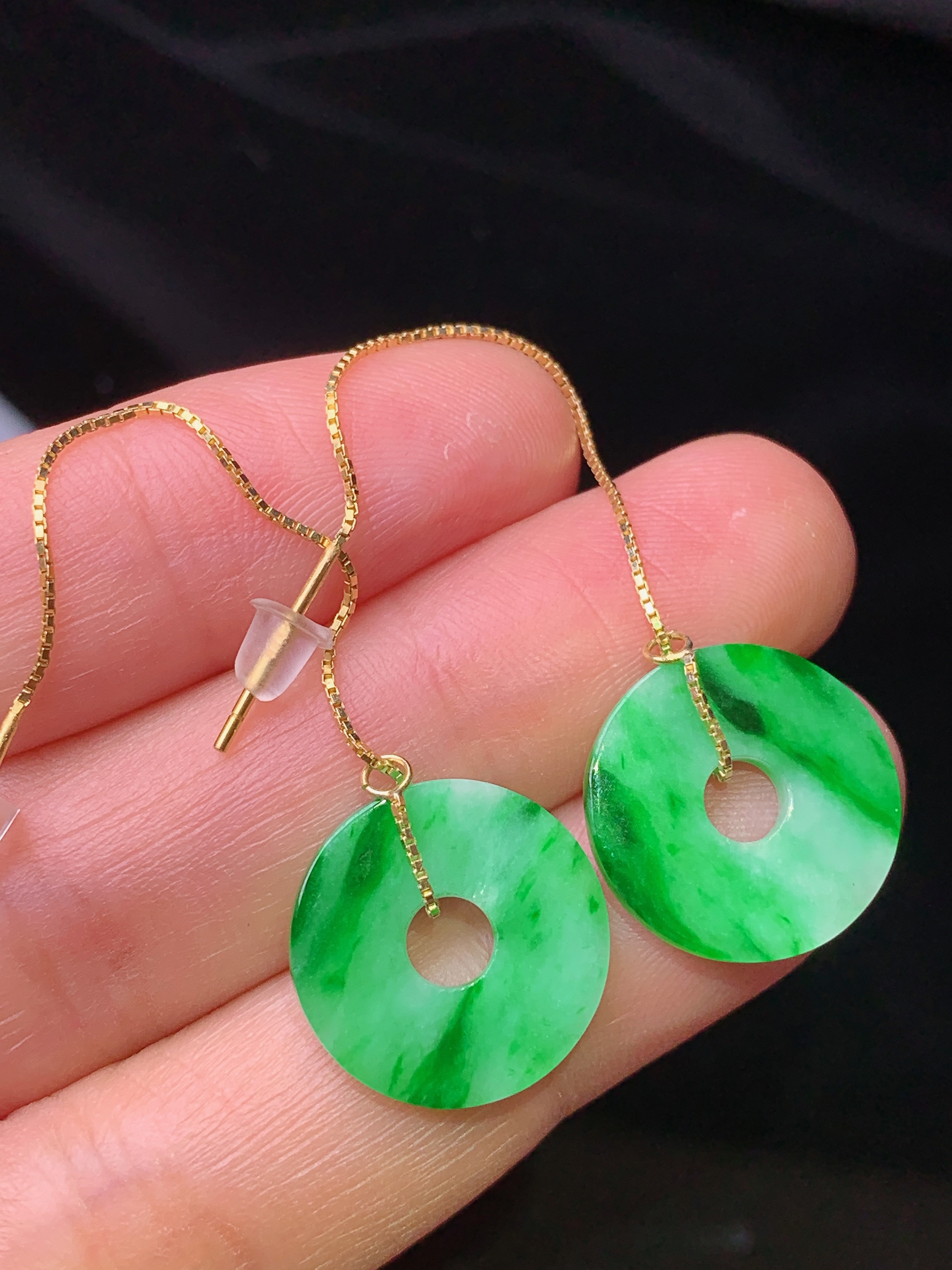 925银镶嵌翠绿平安环耳坠 玉质细腻 色泽艳丽 整体尺寸15*2m1