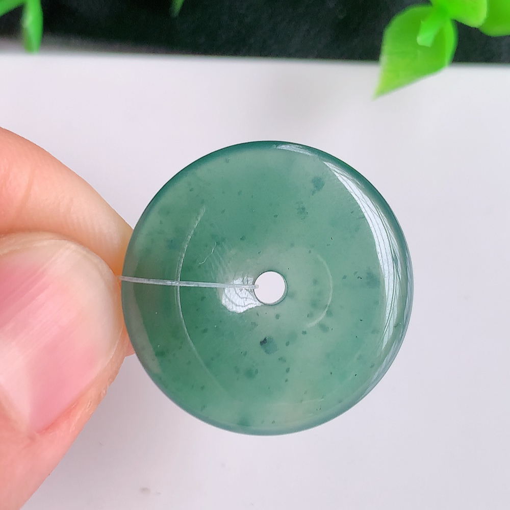 蓝冰平安扣吊坠，厚装饱满，冰润剔透，细腻水足，种质润泽，飘花灵动，佩戴优雅大气，W49.9   尺寸：24-3.6mm