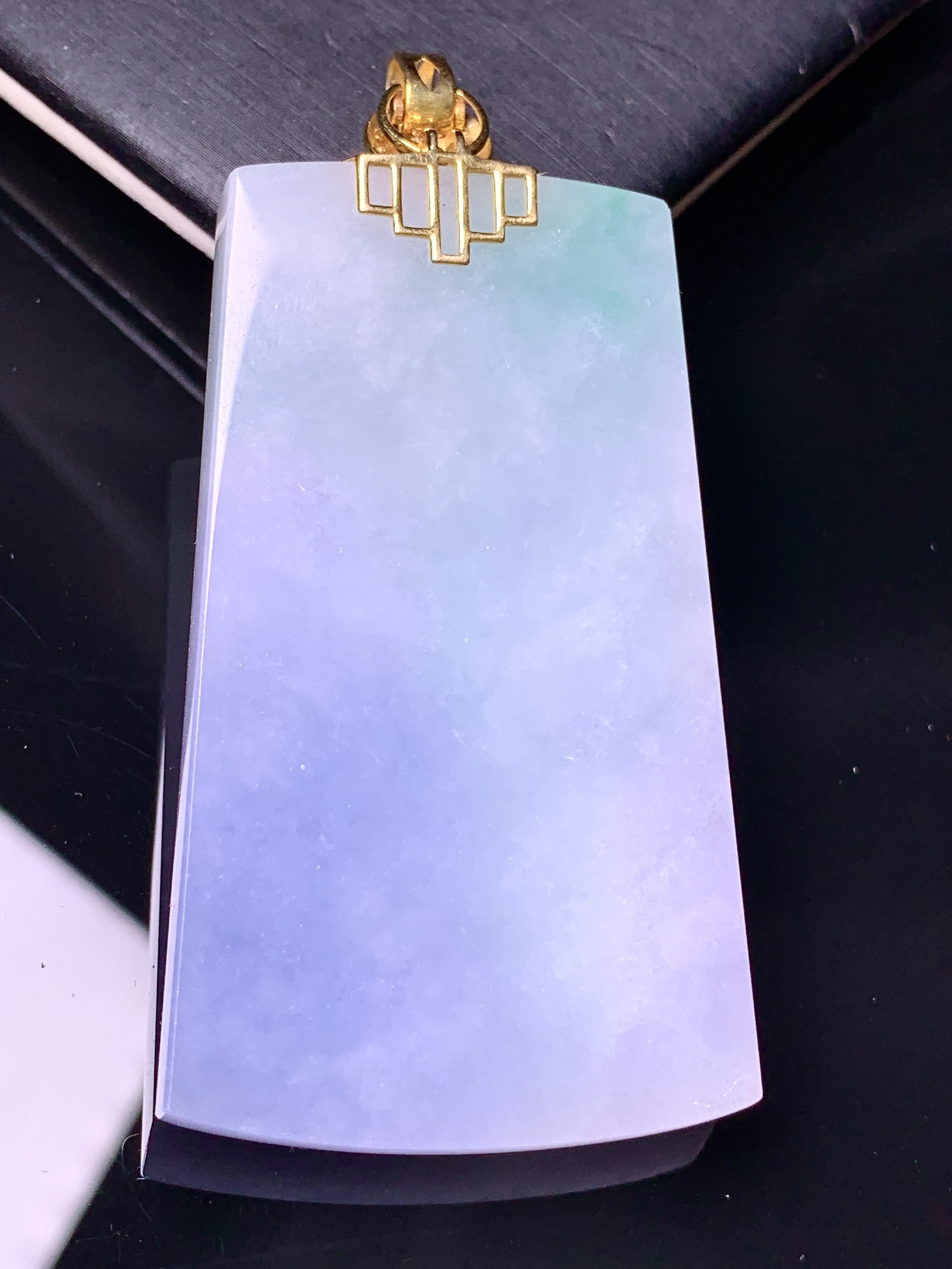 18k金钻镶嵌紫罗兰飘绿无事牌吊坠 玉质细腻 色泽艳丽 整体尺寸68.6*32.2*6.2b1