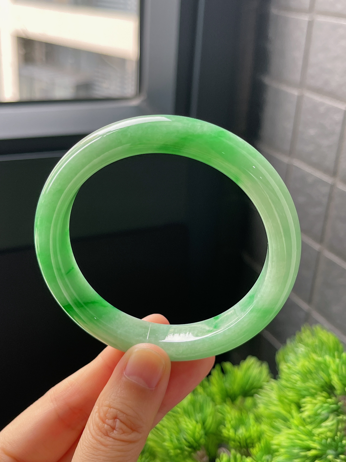 正圈57.4圈口，翡翠糯化种绿色手镯