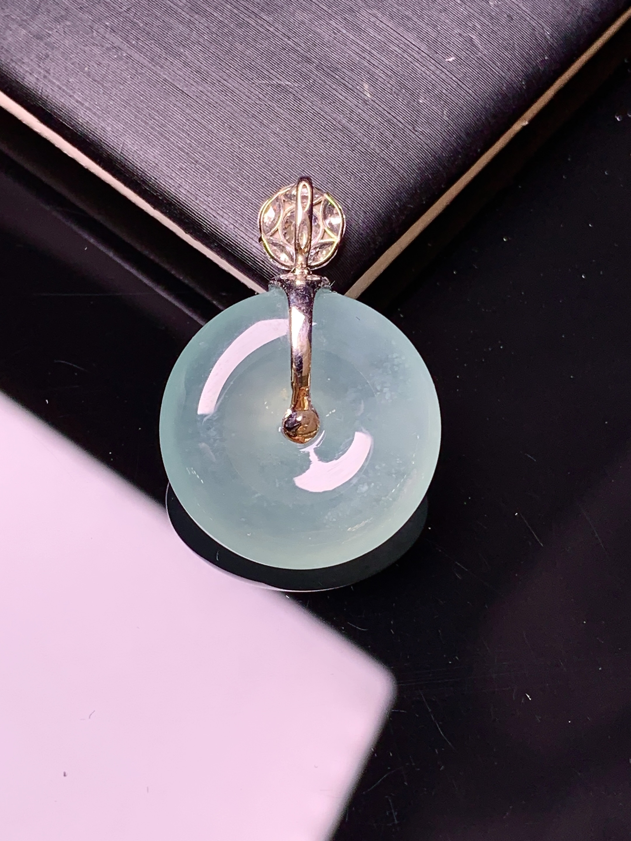 18k金钻镶嵌冰种平安扣吊坠 玉质细腻 色泽艳丽 整体尺寸25*17.8*5.2c1