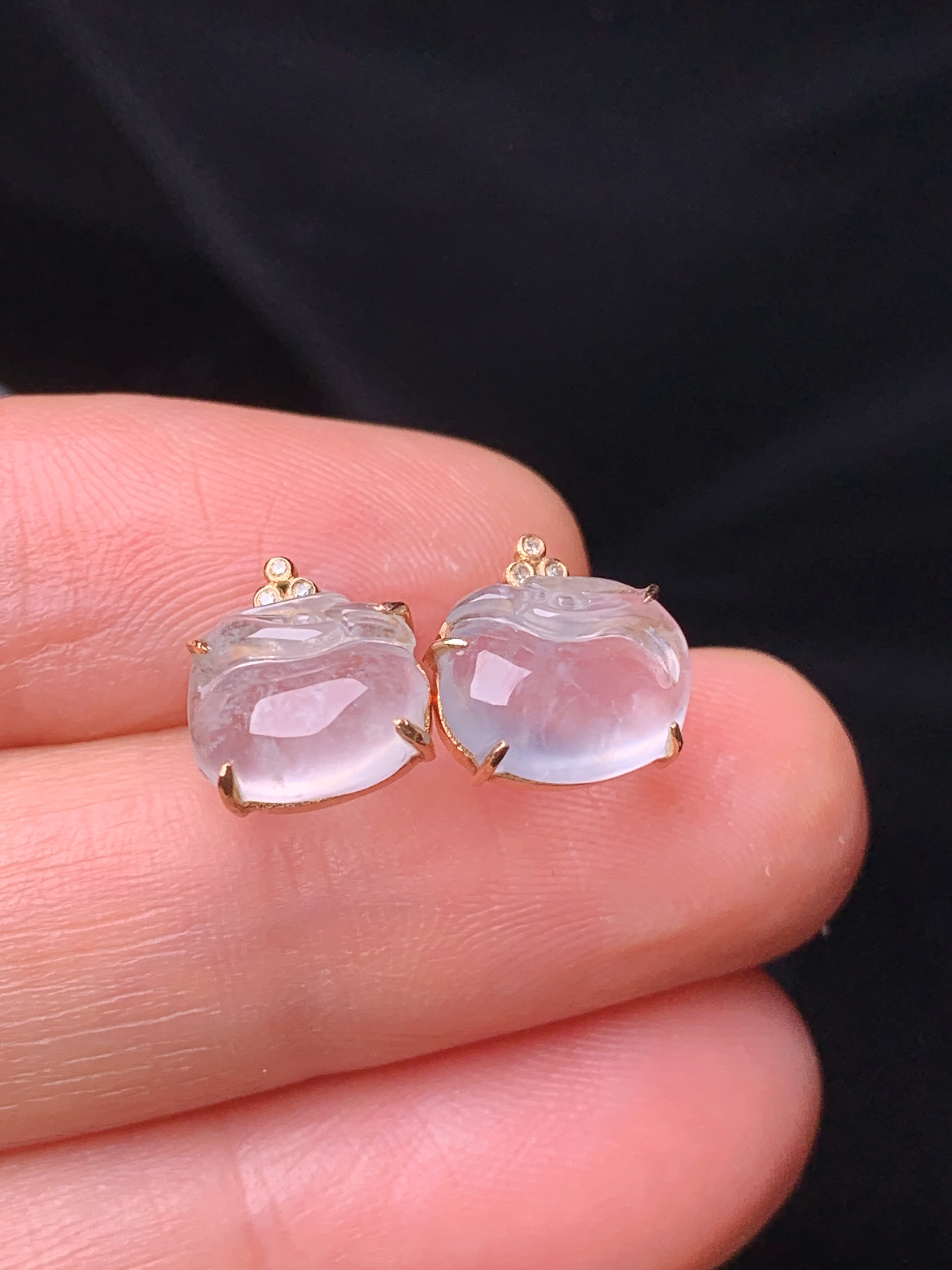 18k金钻镶嵌冰种天天鹅耳钉 玉质细腻 色泽艳丽 整体尺寸7*8.5*3.8z1