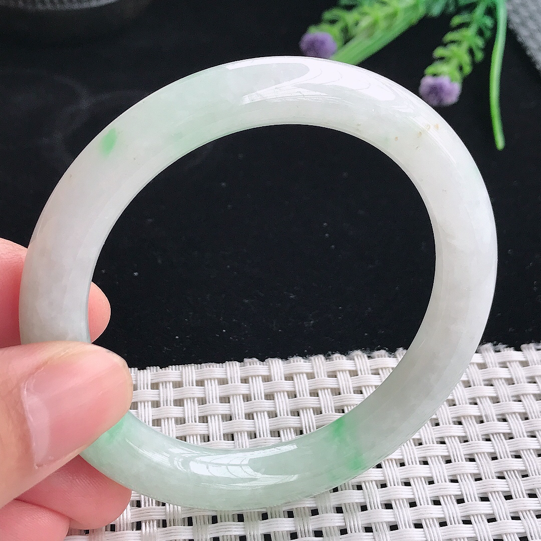 实拍天然翡翠55.5/9.6/9.6老坑冰润飘绿圆条手镯翡翠玉镯手环