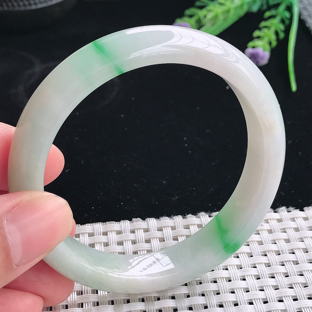 实拍天然翡翠56.5/12.4/8老坑精美温润飘阳绿手镯翡翠玉镯手环