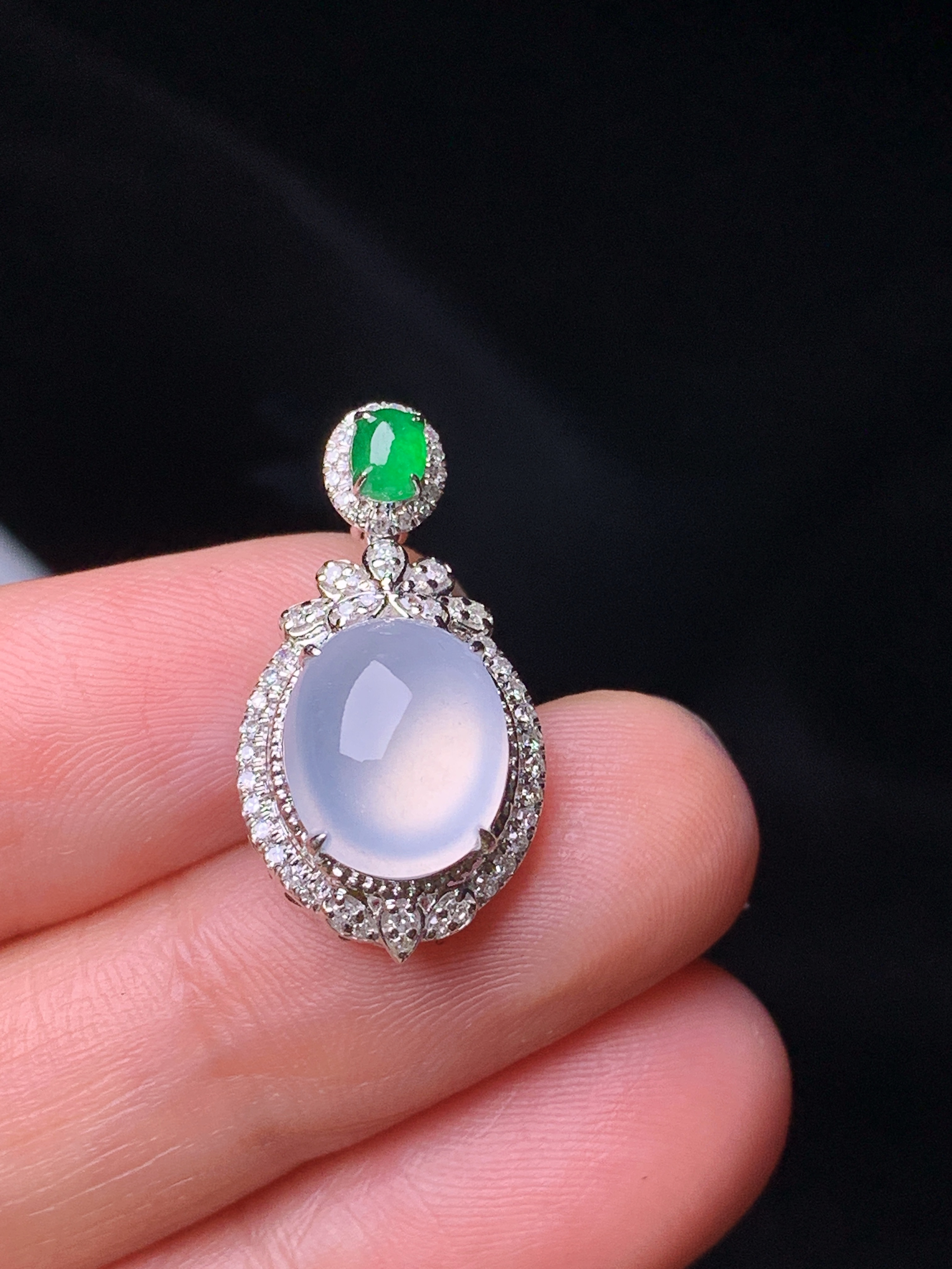 18k金钻镶嵌冰种蛋面吊坠 玉质细腻 色泽艳丽 整体尺寸23.8*12.5*8.2