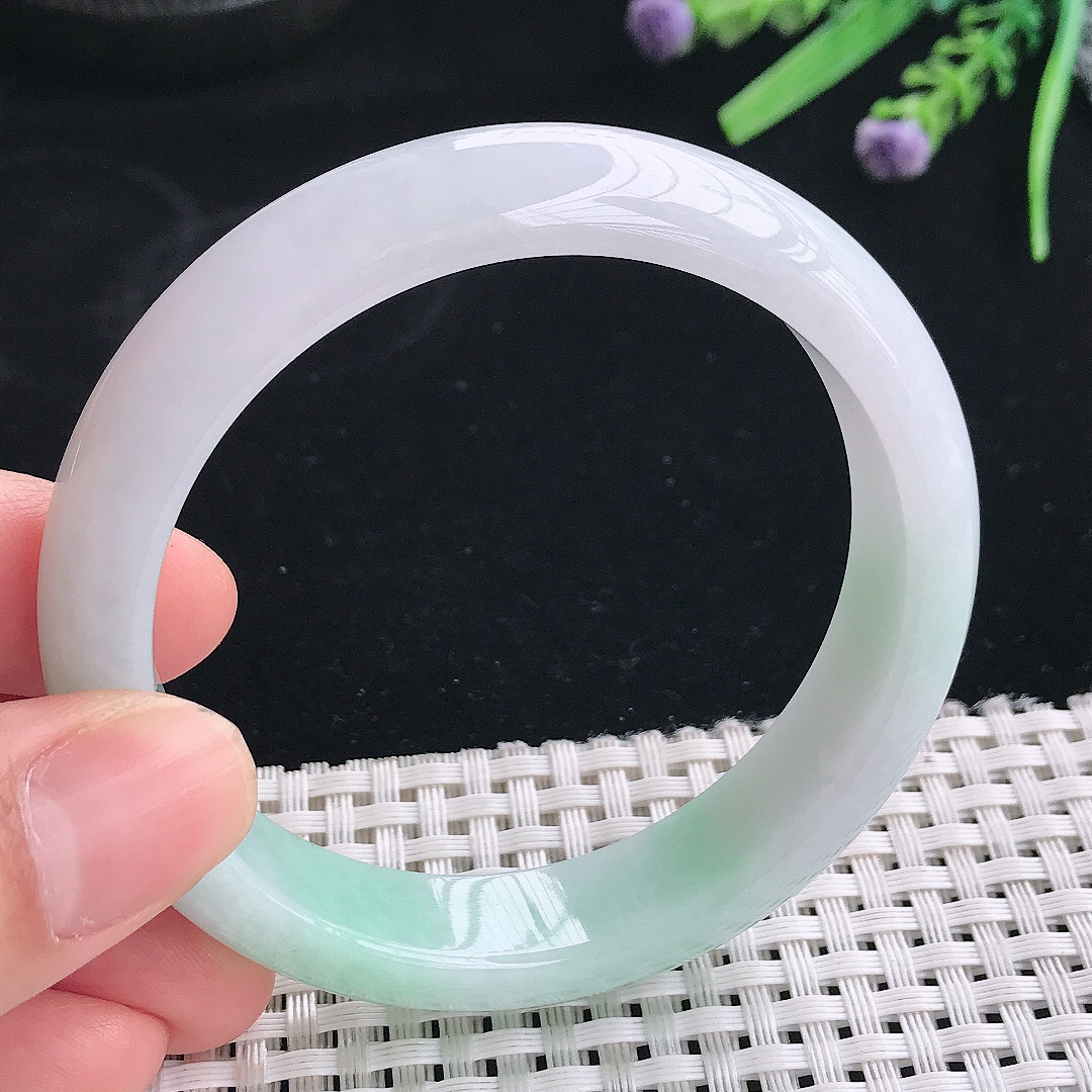 实拍天然翡翠56.5/13/7.8老坑冰润飘绿手镯翡翠玉镯手环