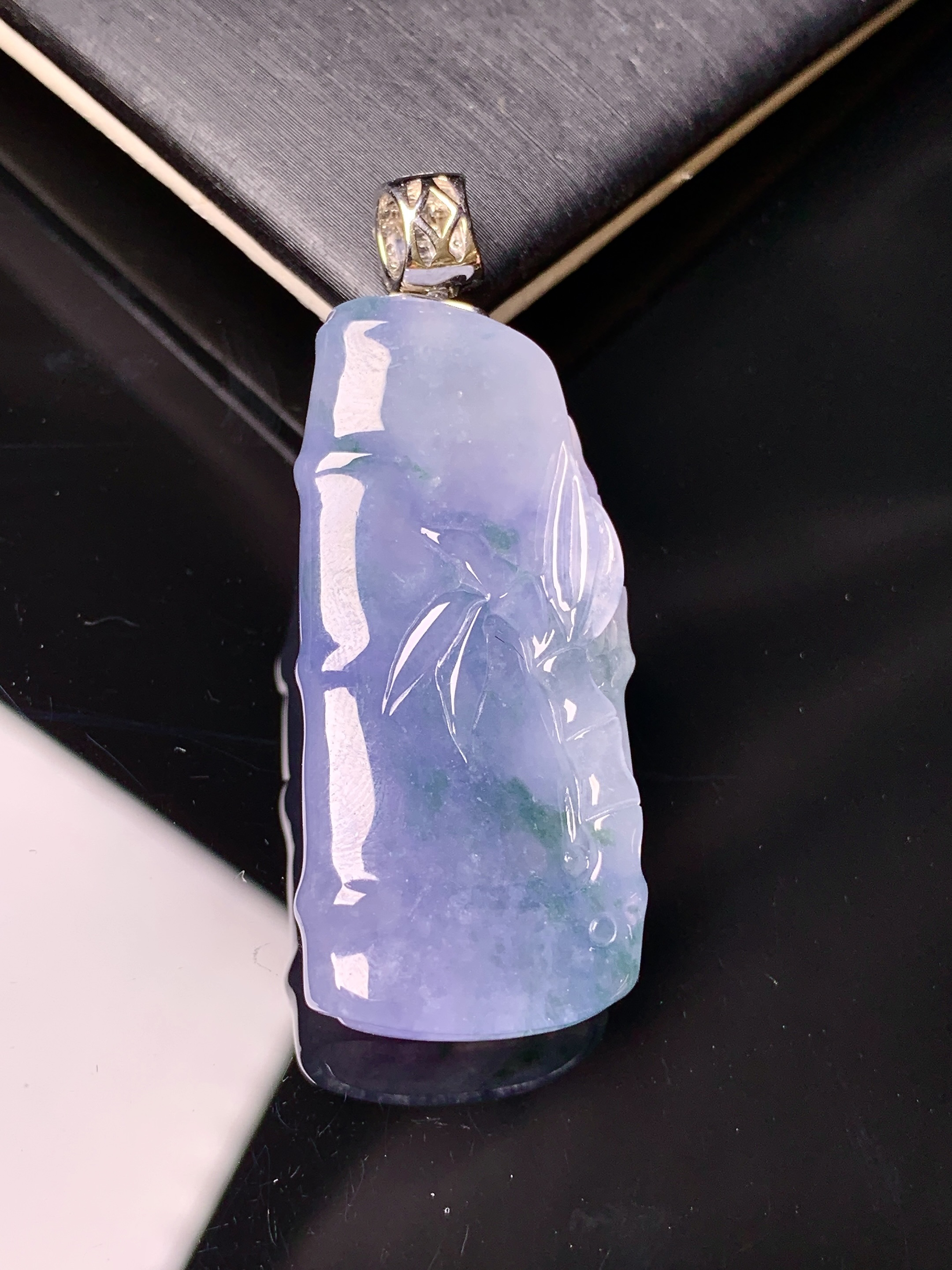 18k金钻镶嵌紫罗兰飘绿竹节吊坠 玉质细腻 色泽艳丽 整体尺寸44.2*17.2*7.3b1