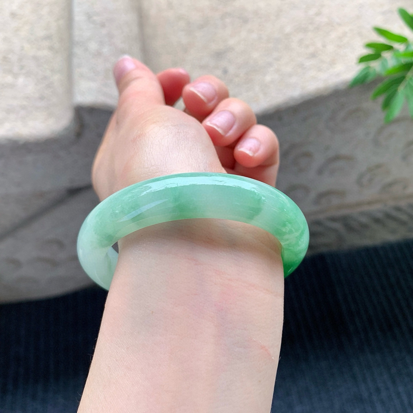 55/12.3/8.5冰糯飘辣绿，水润，种老，细腻，无纹裂！