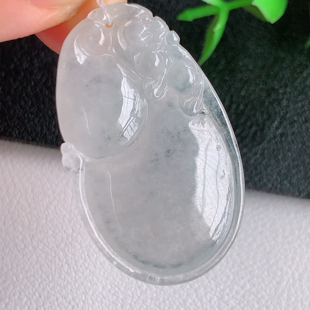 冰葫芦翡翠吊坠  寓意“福禄双全，加官进爵，财源滚滚” 莹润通透，抱满大气  清新脱俗    W49.9  尺寸：37.2-22.5-5mm