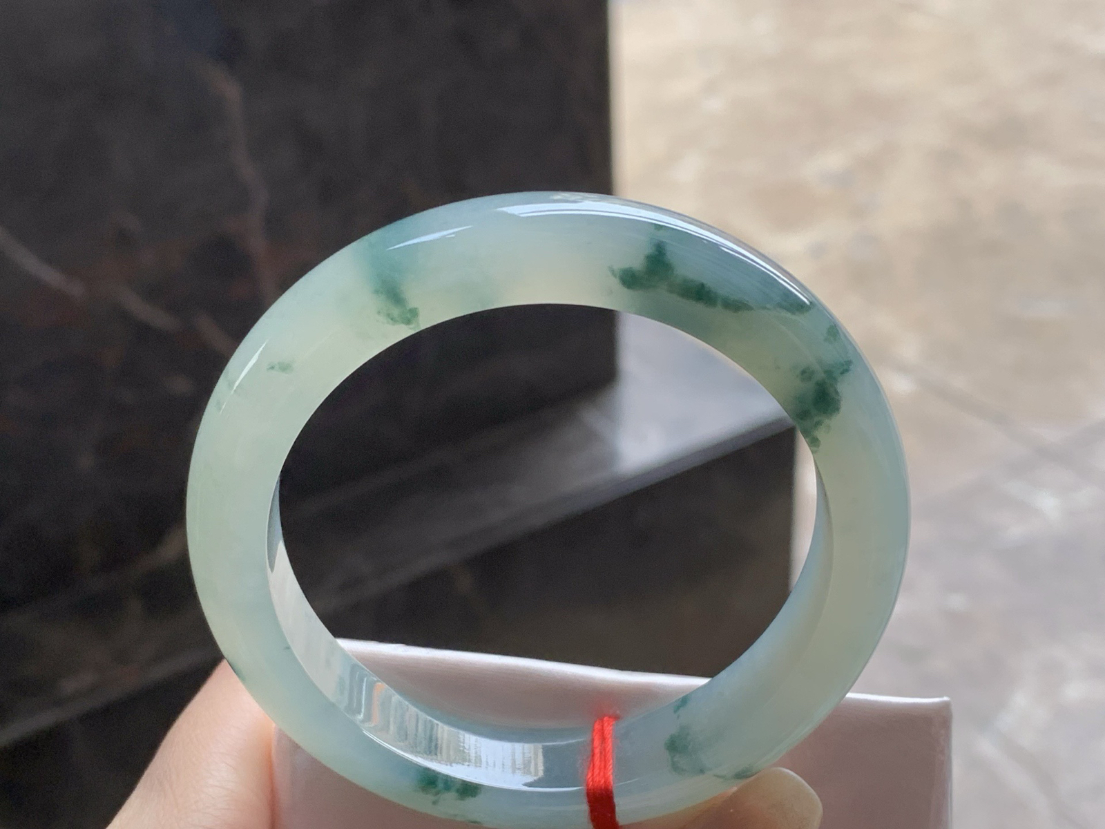 57-12-8.6

糯冰飘花手镯^_^ 种好水润